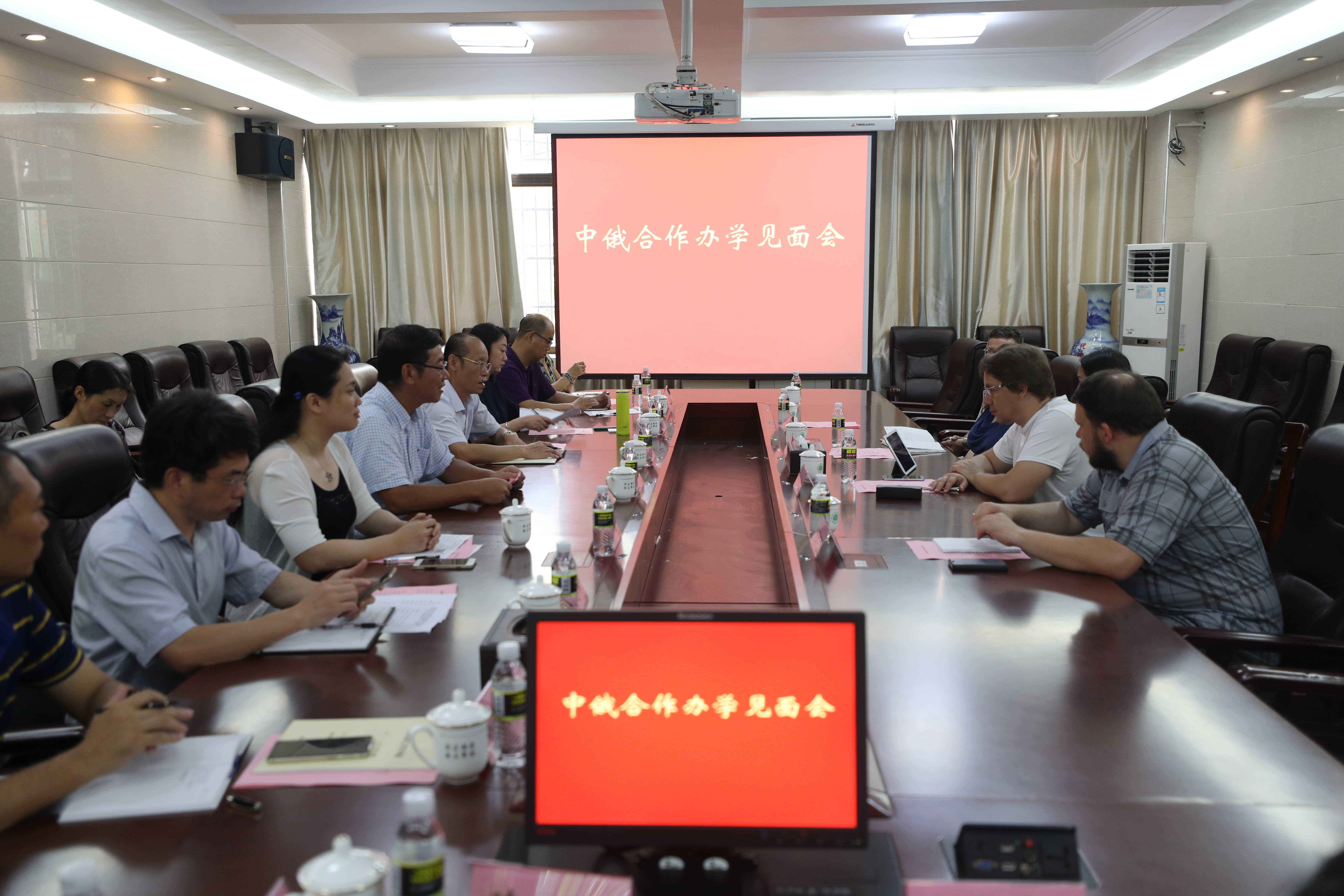 俄罗斯圣彼得堡国立影视大学来我校交流合作办学工作