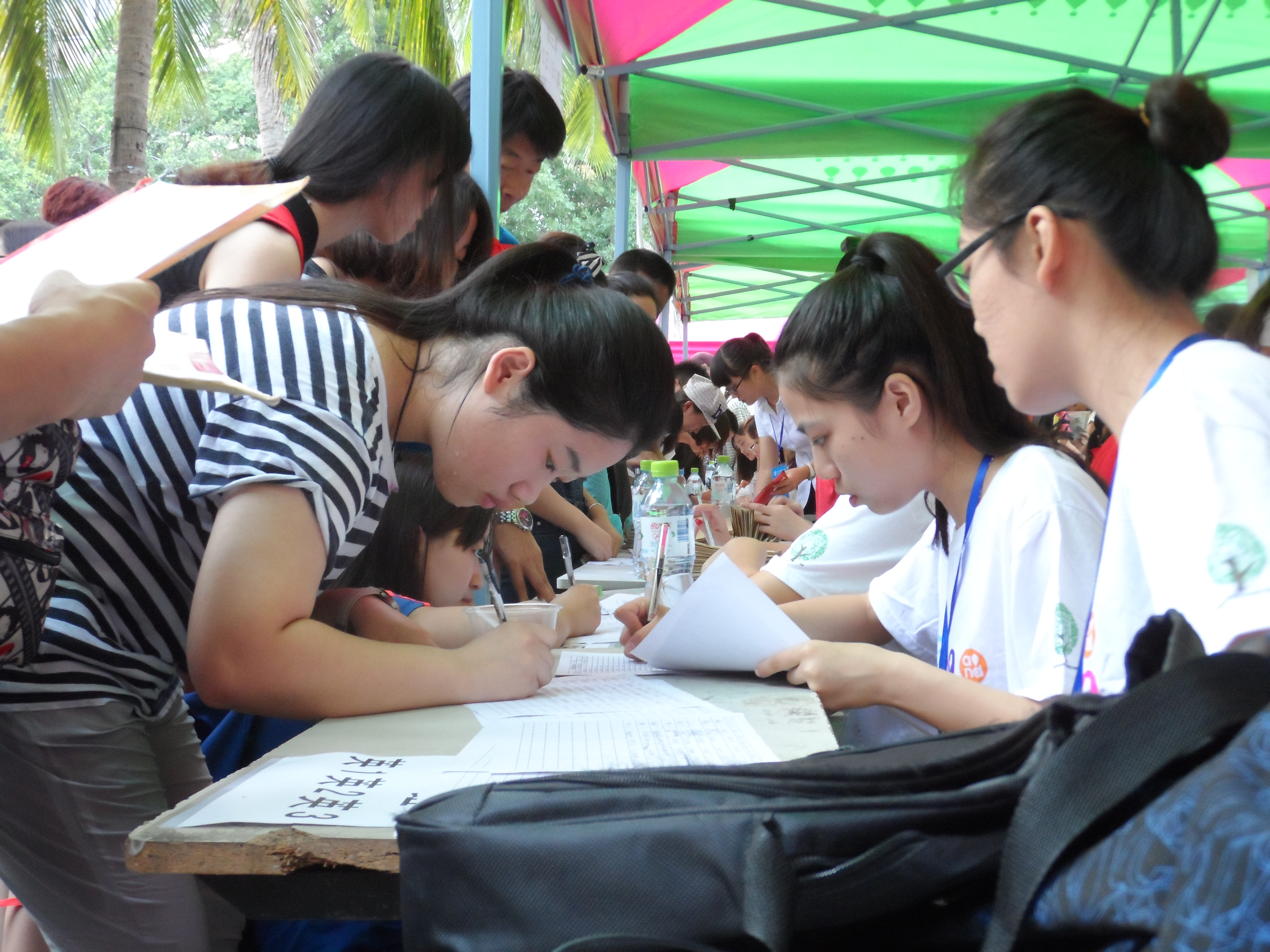 又逢一年开学季   忍把流年换华衣——记外国语学院迎接2015级新生