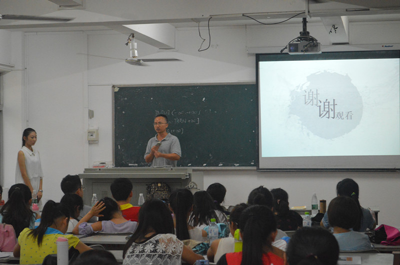 水墨书香，读书之感---记数学与统计学院读书报告会