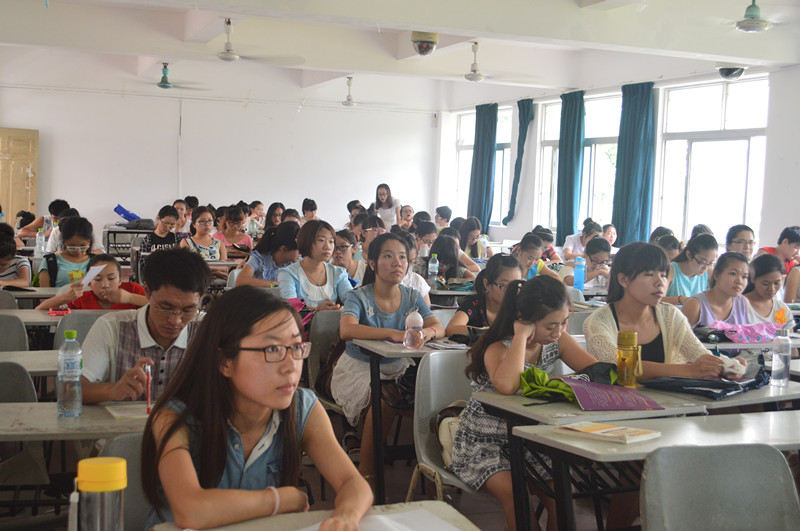 水墨书香，读书之感---记数学与统计学院读书报告会