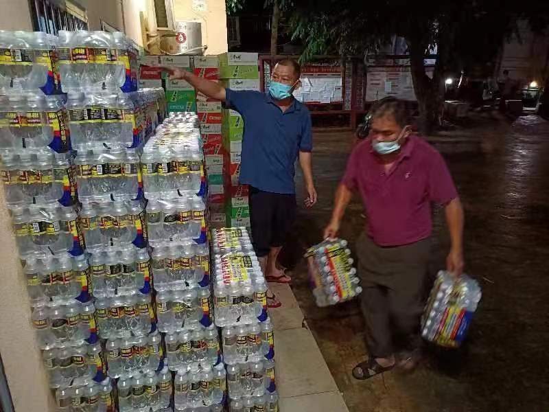 携手并肩 同心抗疫 我校向陵水县乡村振兴驻点村捐赠抗疫物资