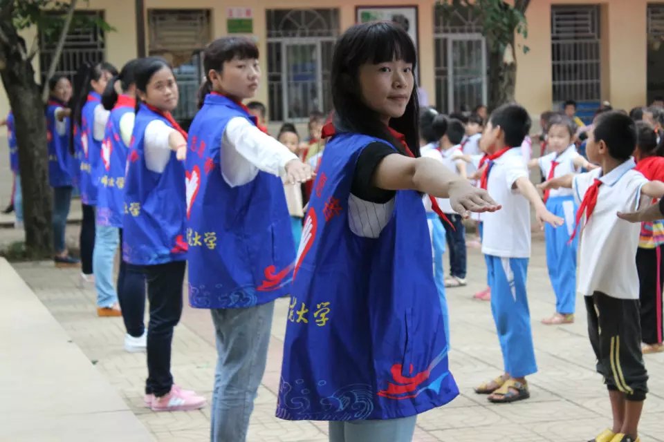 送“春风”，讲礼仪――记政法学院“春风课堂”文明礼仪操教学事件