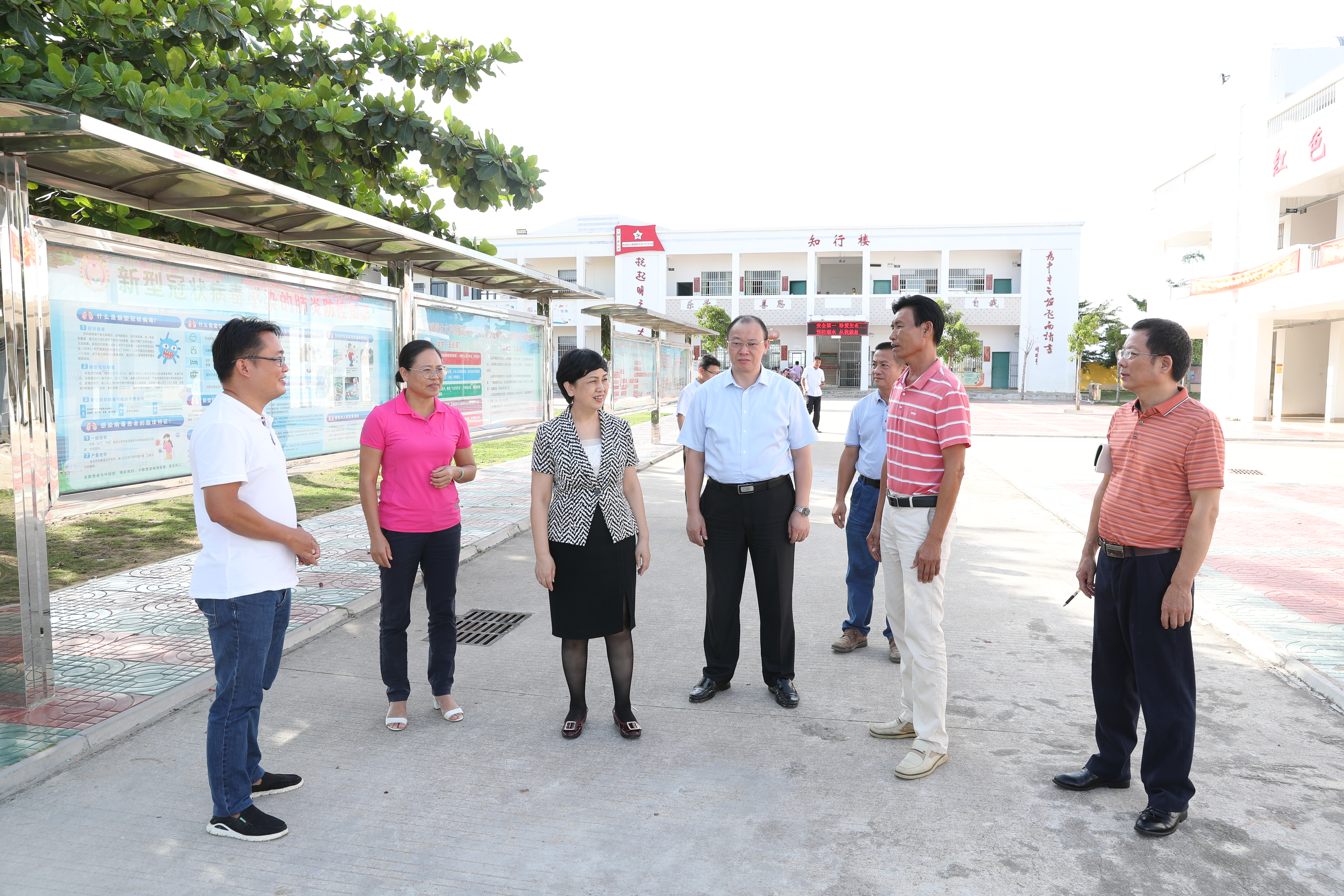 李红梅带队到陵水五星村、远景村调研、指导乡村振兴工作