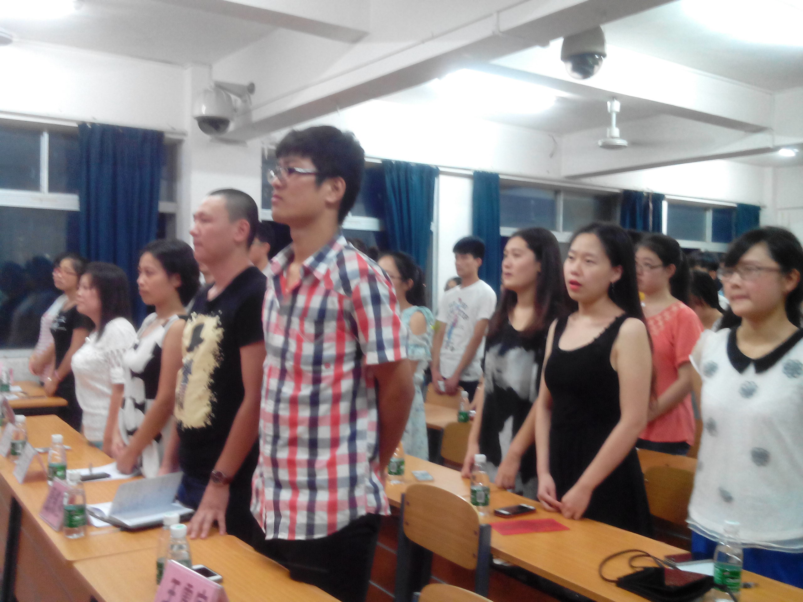 高举理想的青春大旗，永远跟党走！——记物理与电子工程学院党团知识竞赛决赛