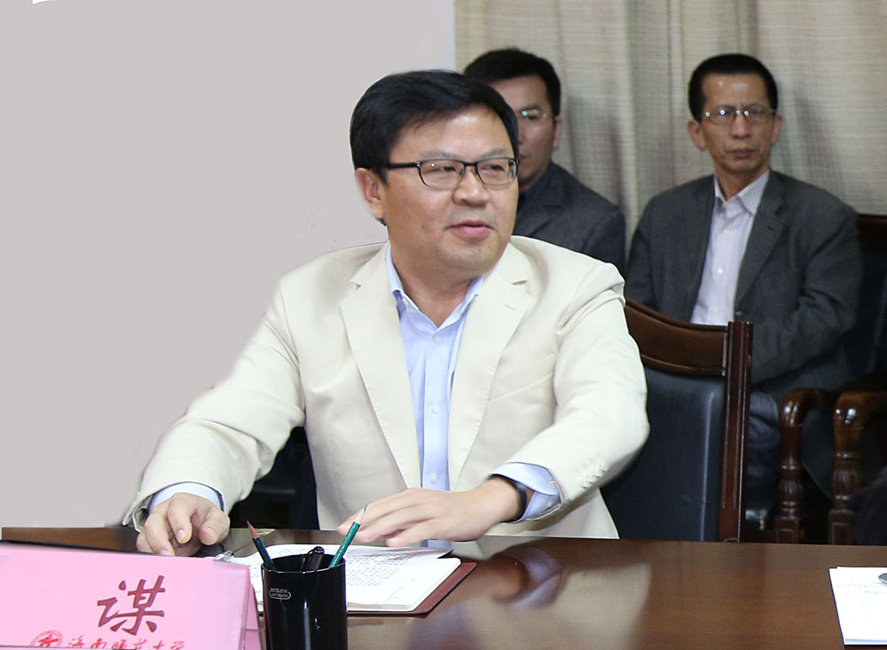 我校召开干部大会