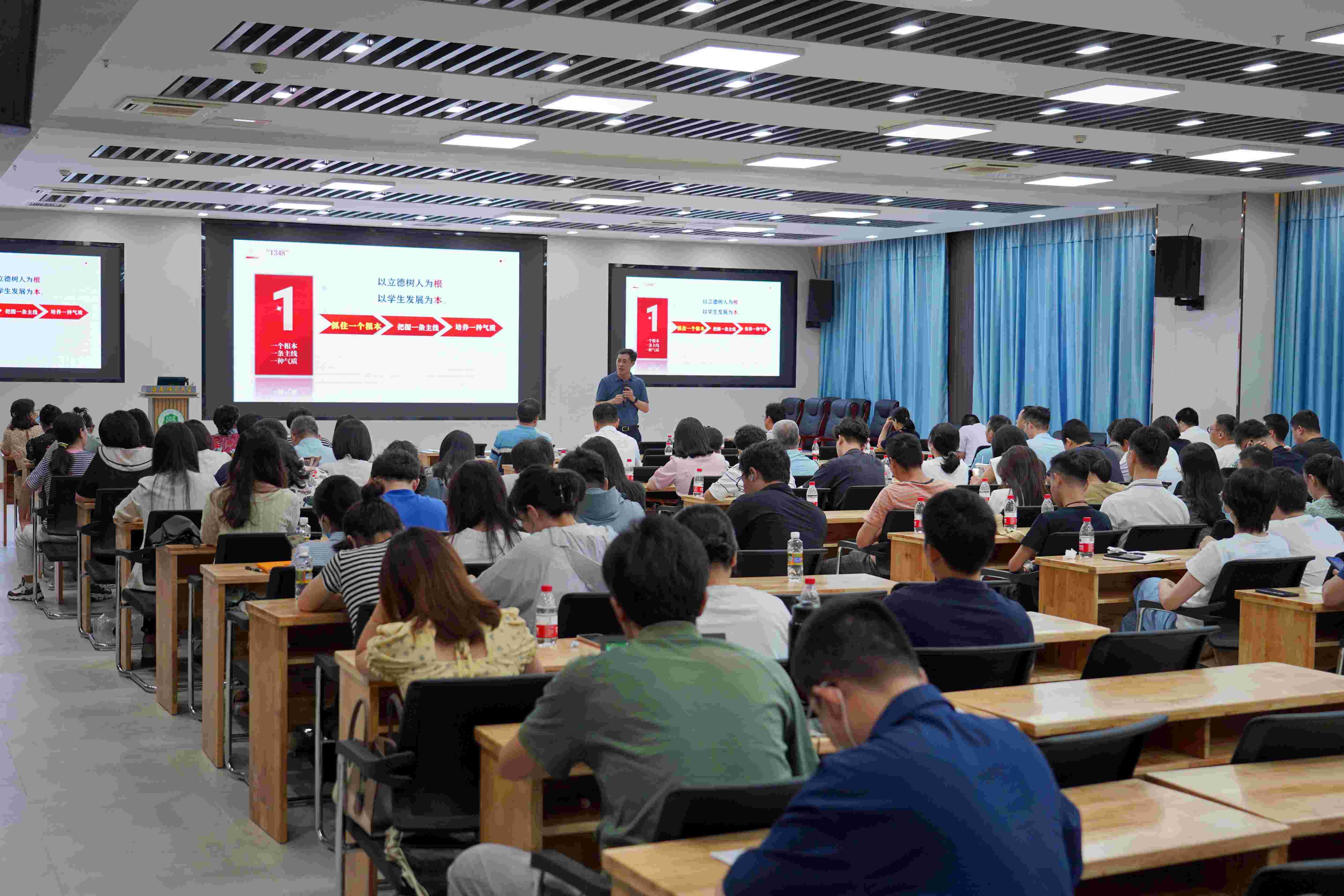 我校召开构建学生工作新格局专题研讨会