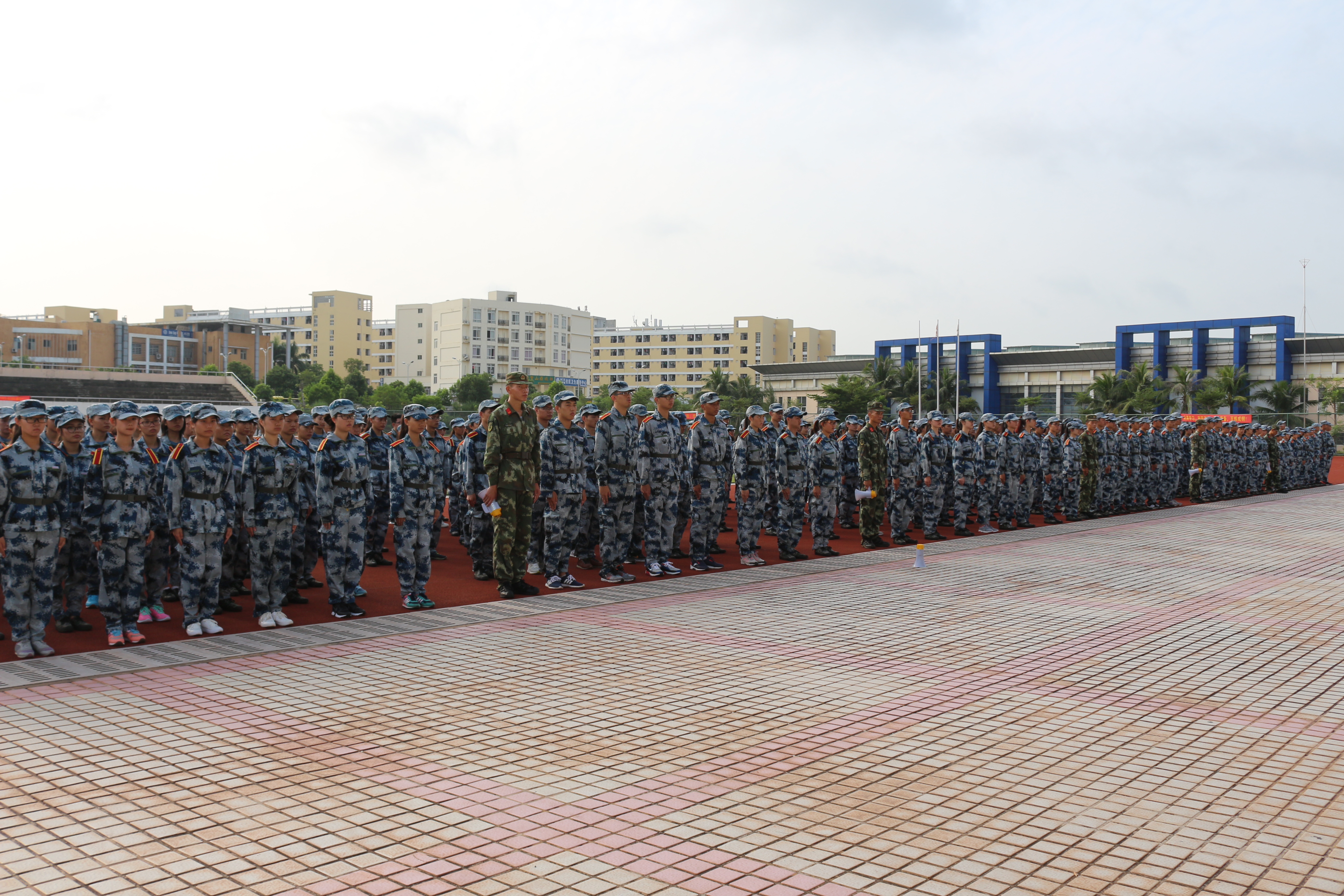 经济与管理学院团委举办“青年之声·军训拉练”活动