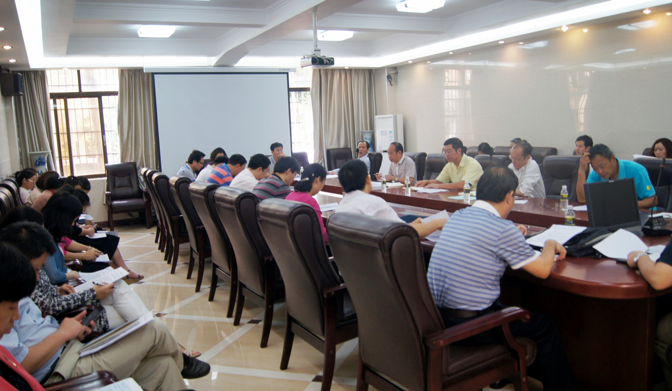 学校召开教学工作会议