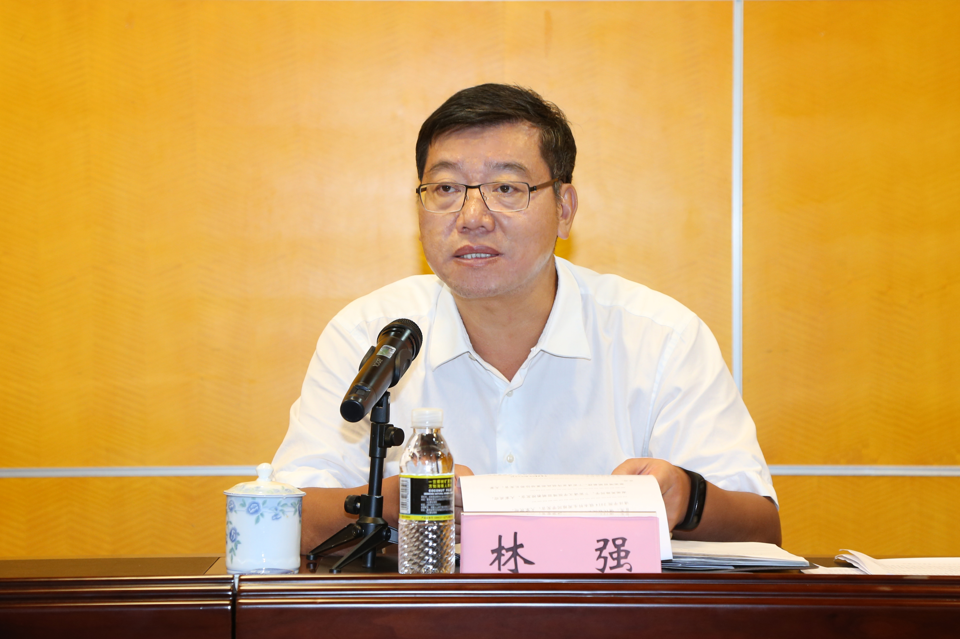 我校召开党委理论中心组（扩大）学习会议传达学习全省精神文明建设工作会议精神