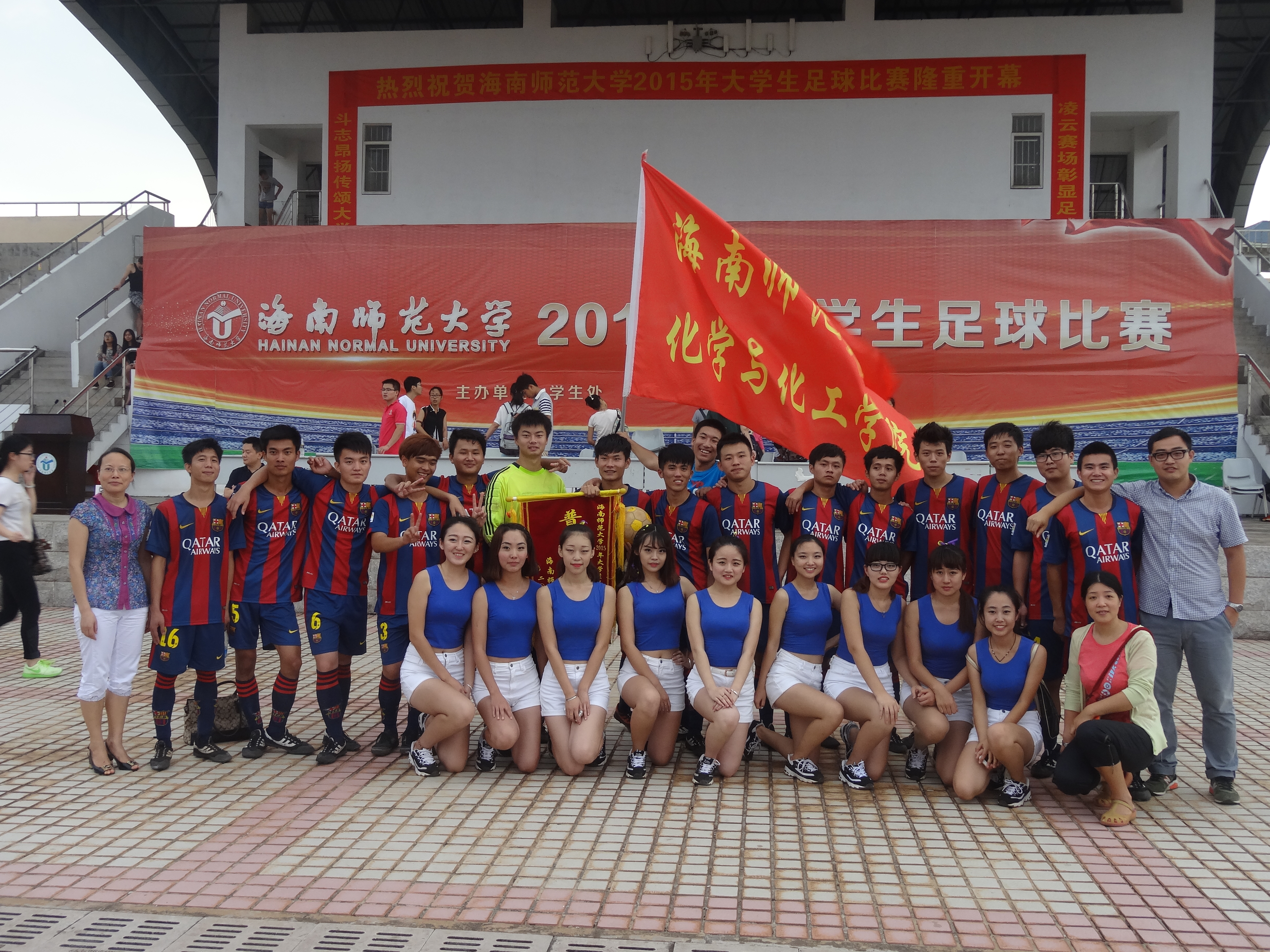 化工学院队在2015年学校足球比赛中获佳绩　　