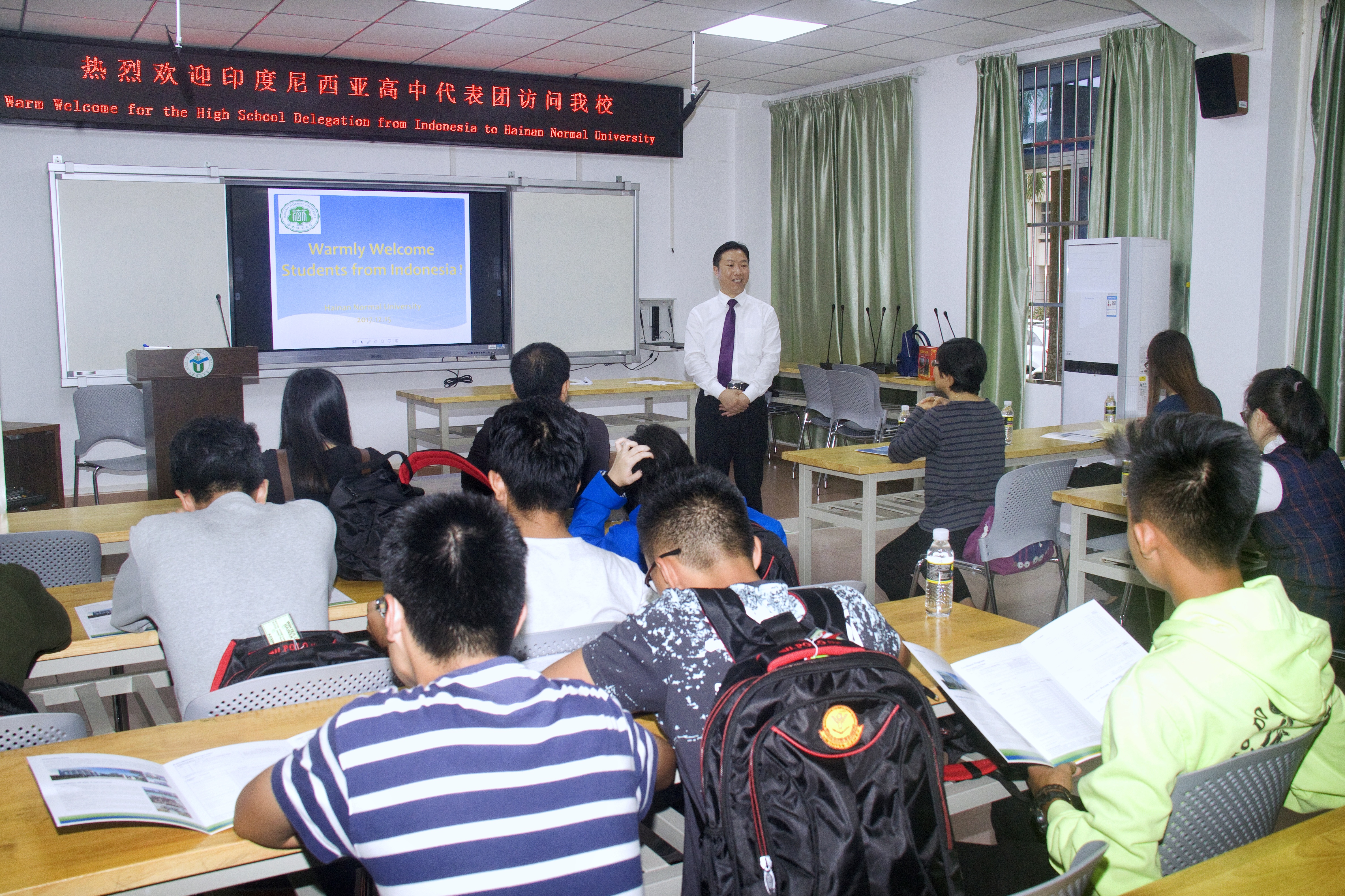 印尼高中代表团访问我校