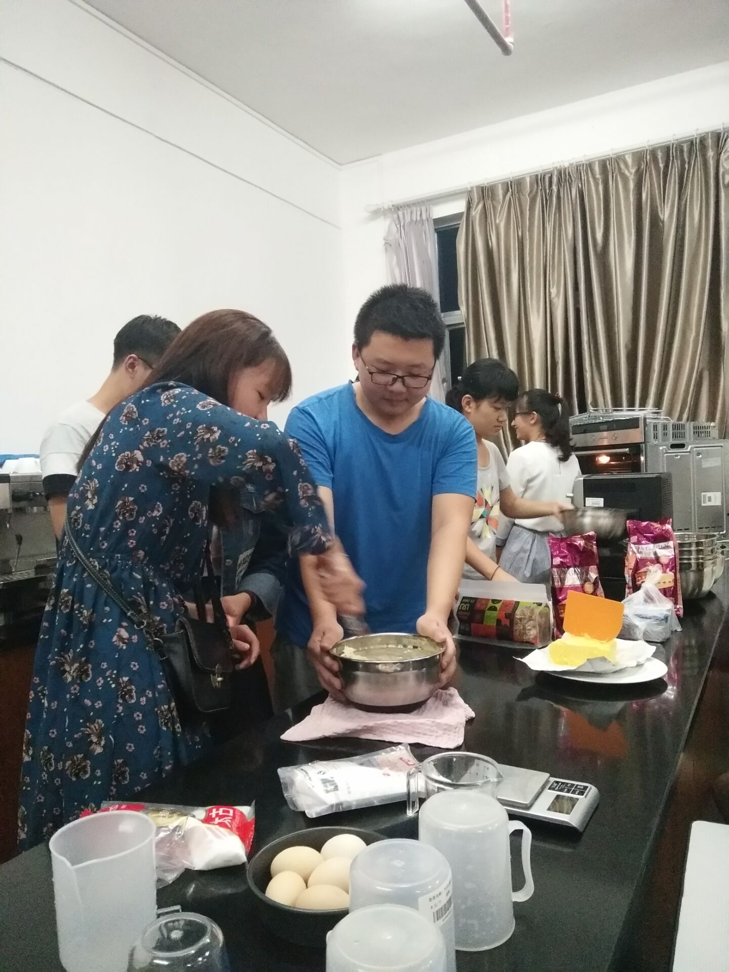 青年之声·旅游学院专业拓展兴趣小组系列活动之西点调制小组活动