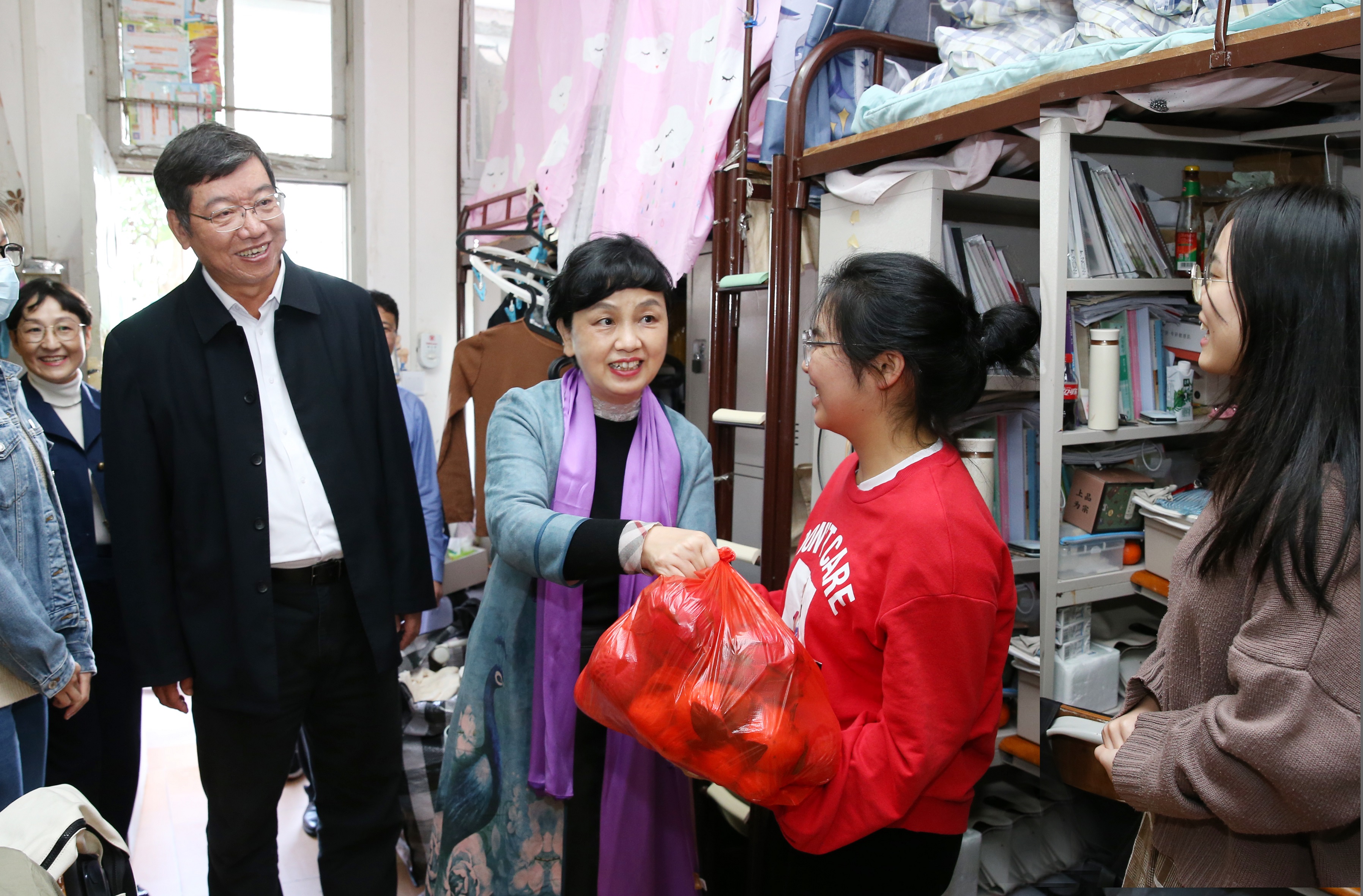 校领导大年初一慰问坚守岗位教职员工和留校学生