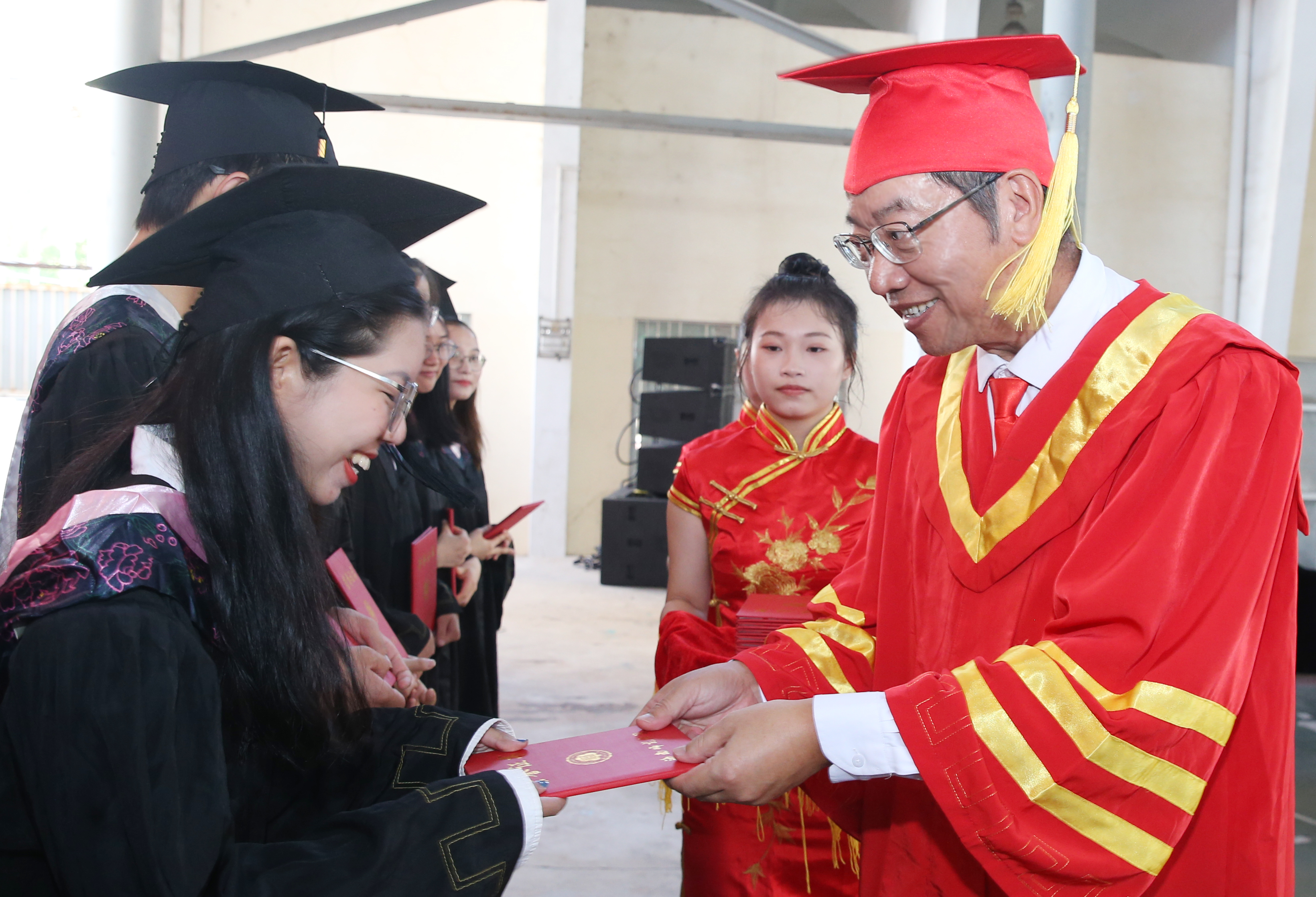 2021届学生毕业典礼暨学位授予仪式隆重举行