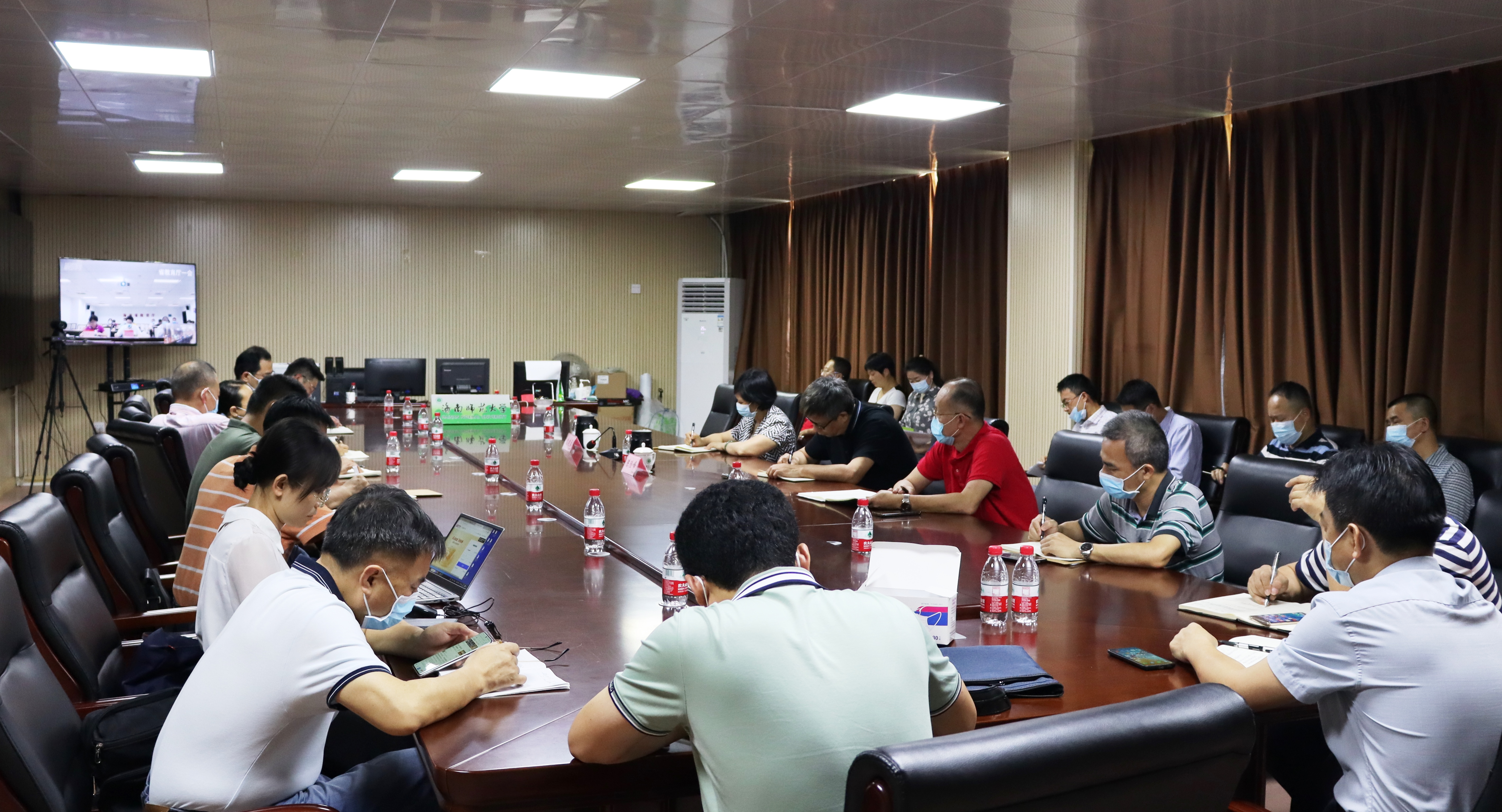 学校部署劳动节前校园安全稳定和疫情防控工作