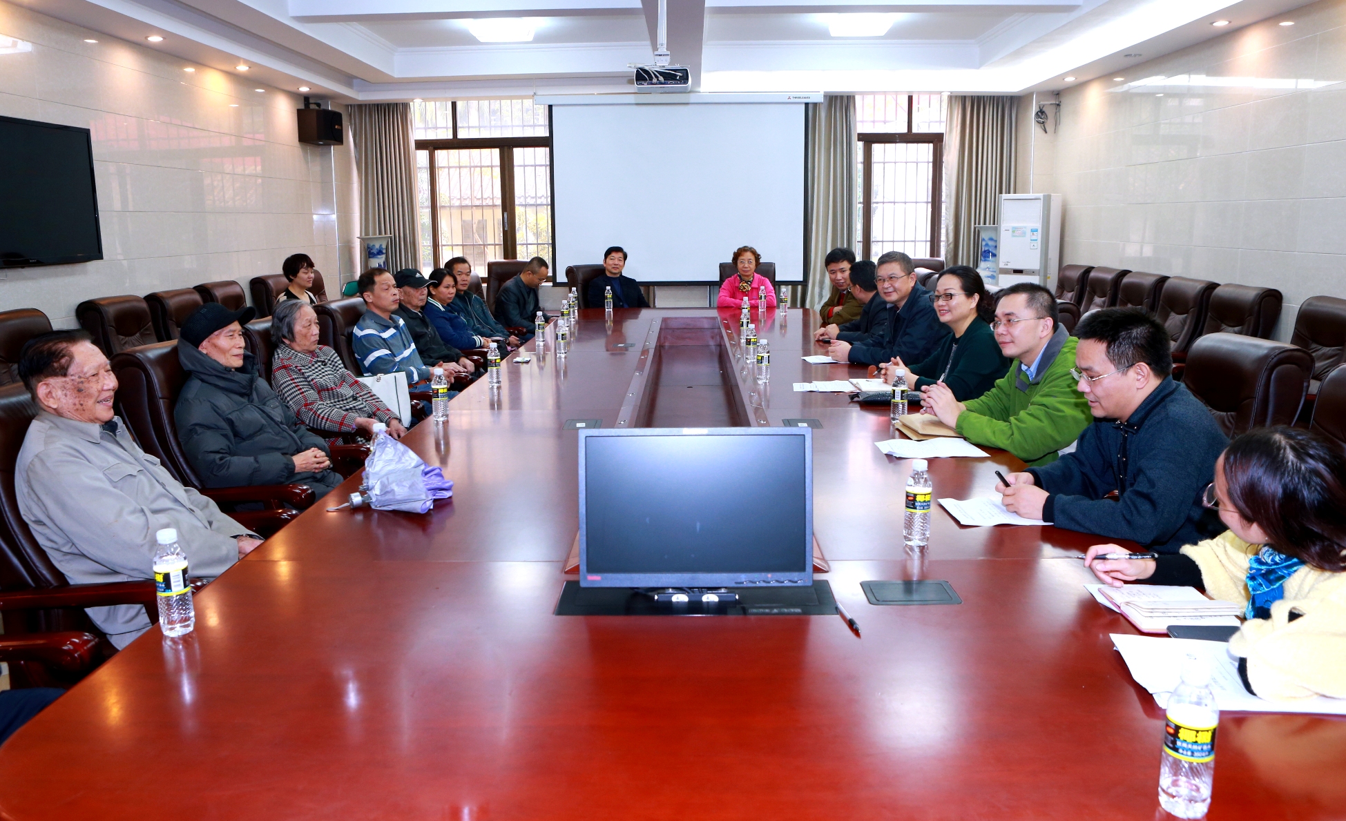 省厅局及学校领导节前走访慰问离退休干部和困难教职工