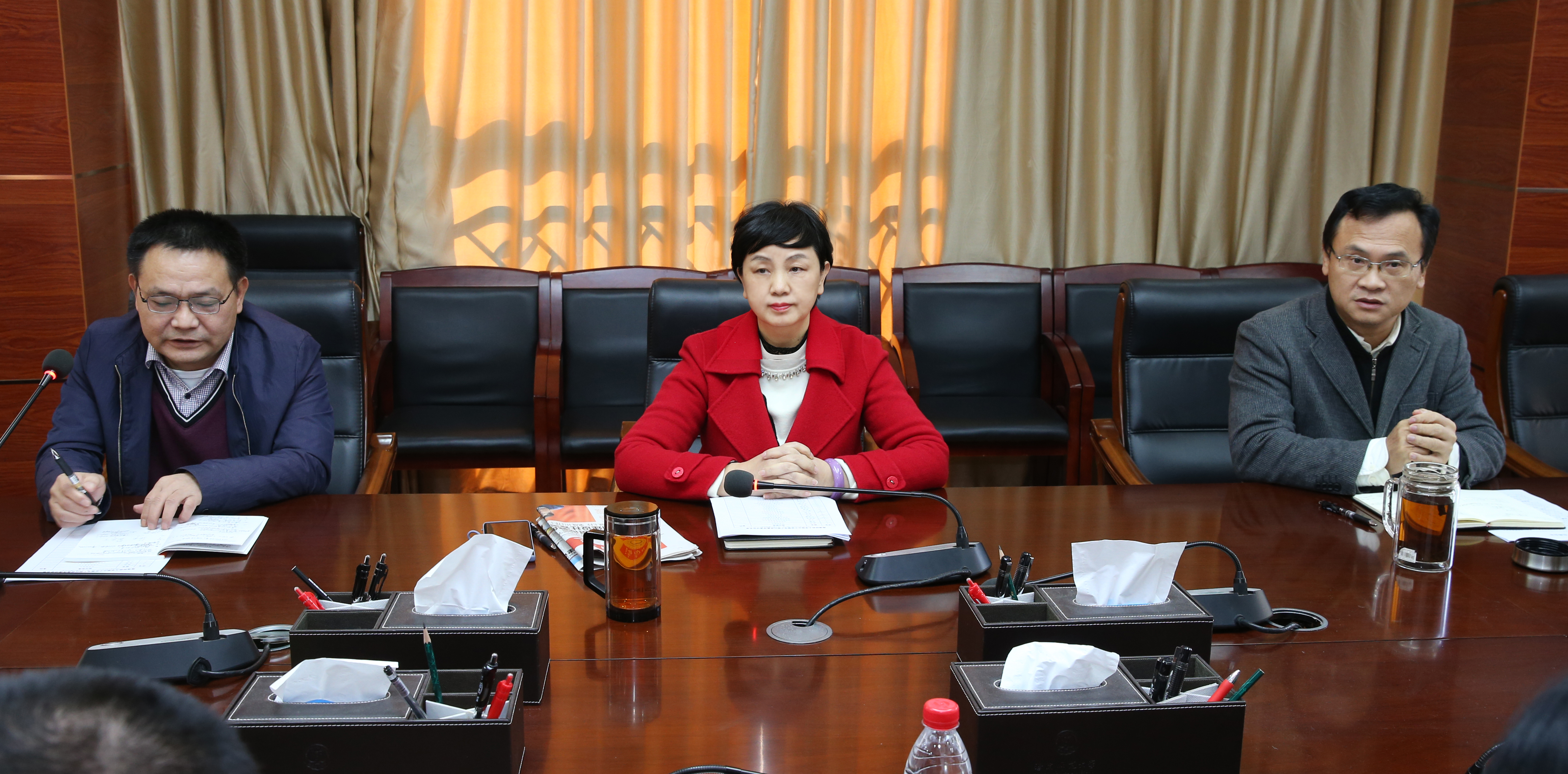 李红梅与新任中层干部集体谈话