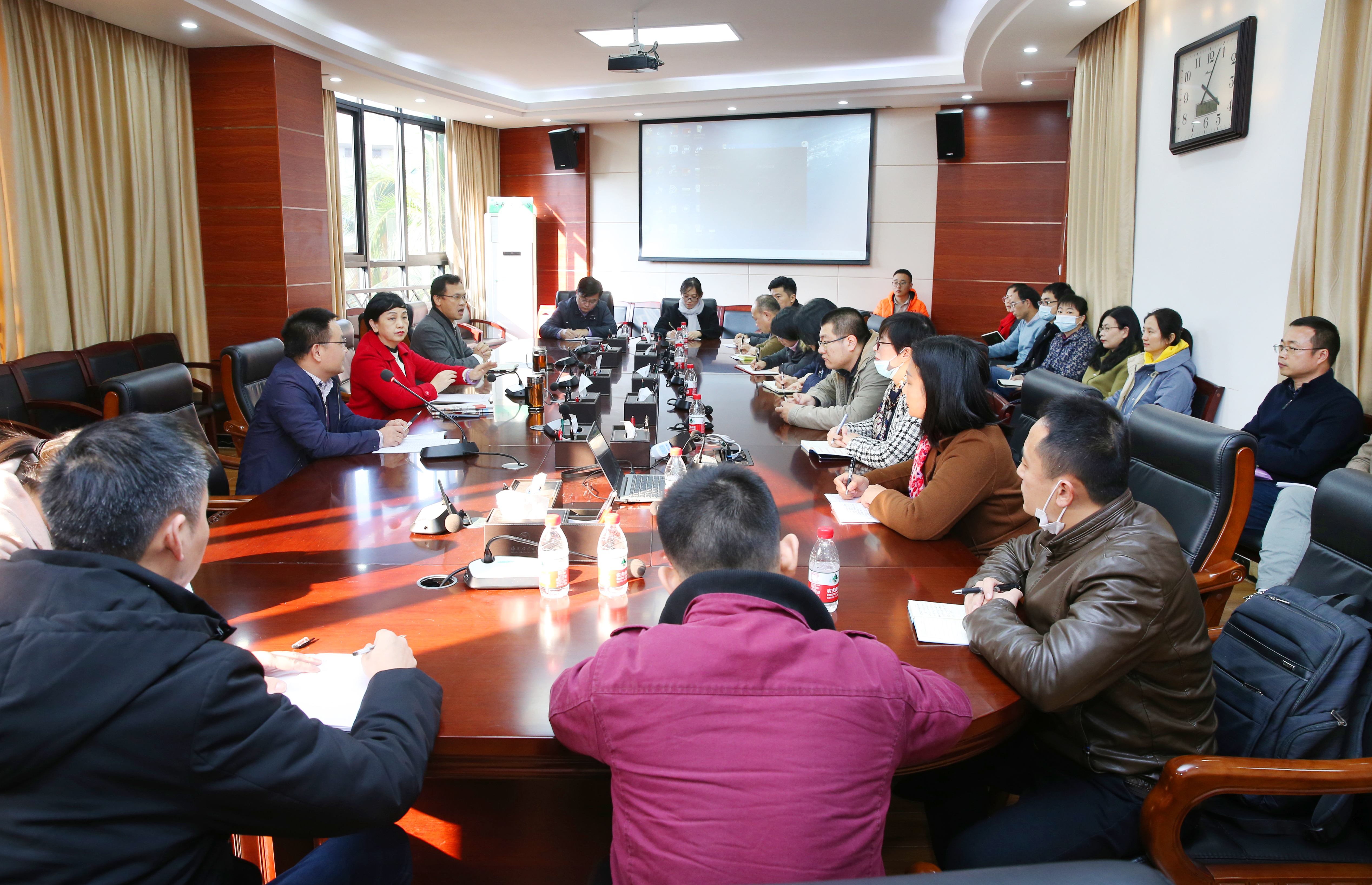 李红梅与新任中层干部集体谈话