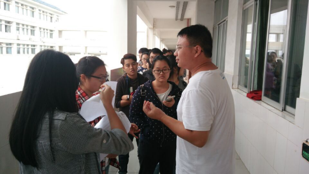 化学与化工学院举办“双创”与文明礼仪知识专题会