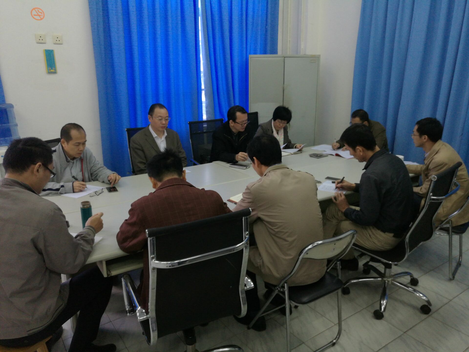 我校各基层党组织召开民主生活会