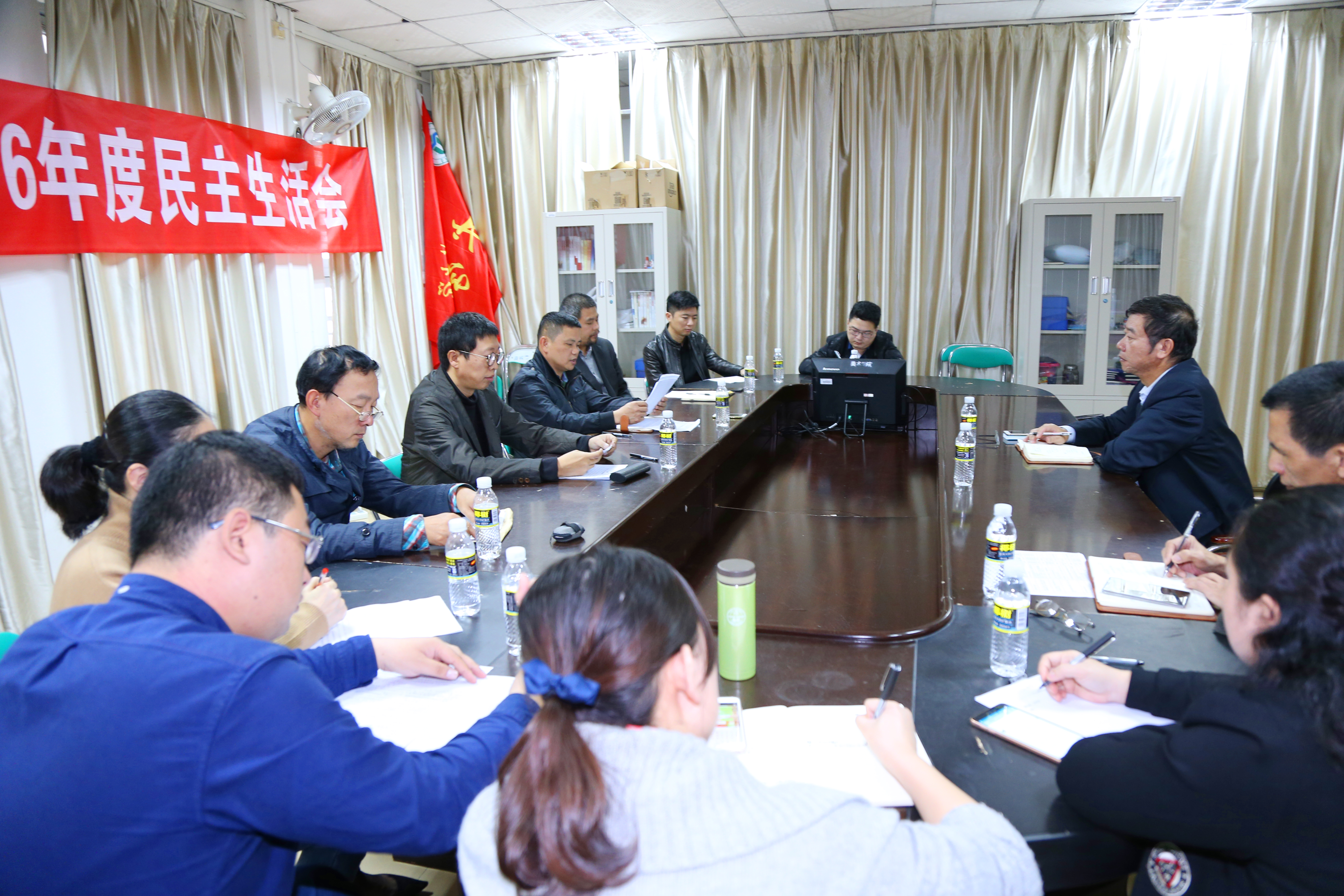 我校各基层党组织召开民主生活会