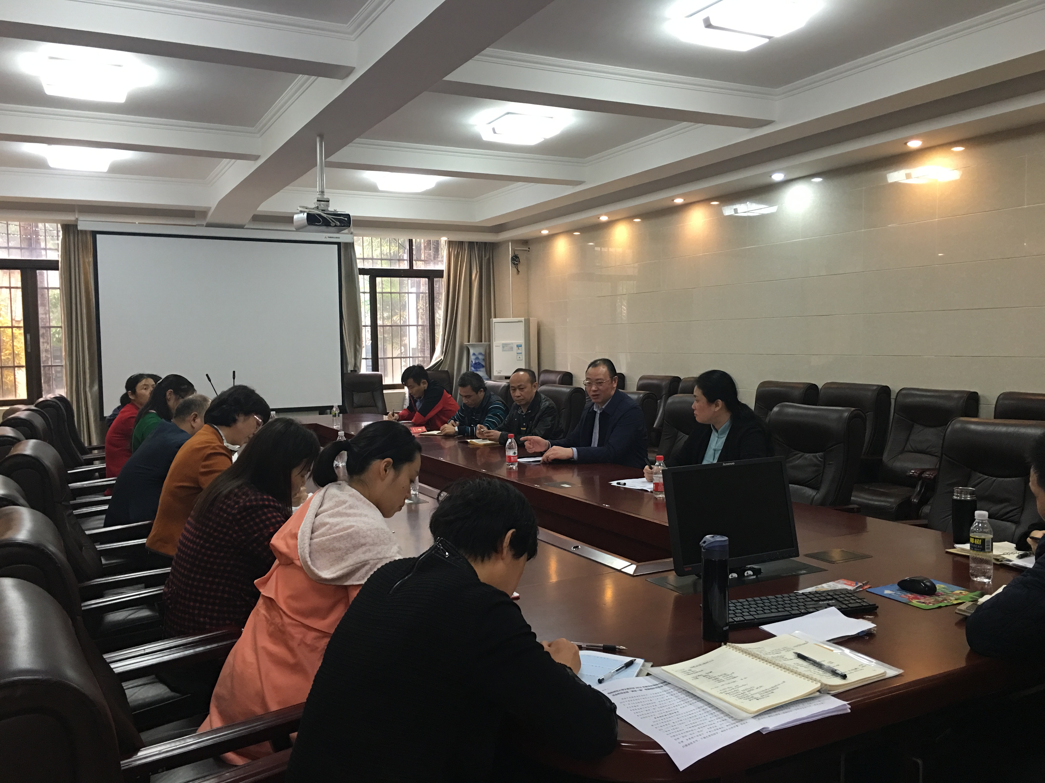 我校各基层党组织召开民主生活会