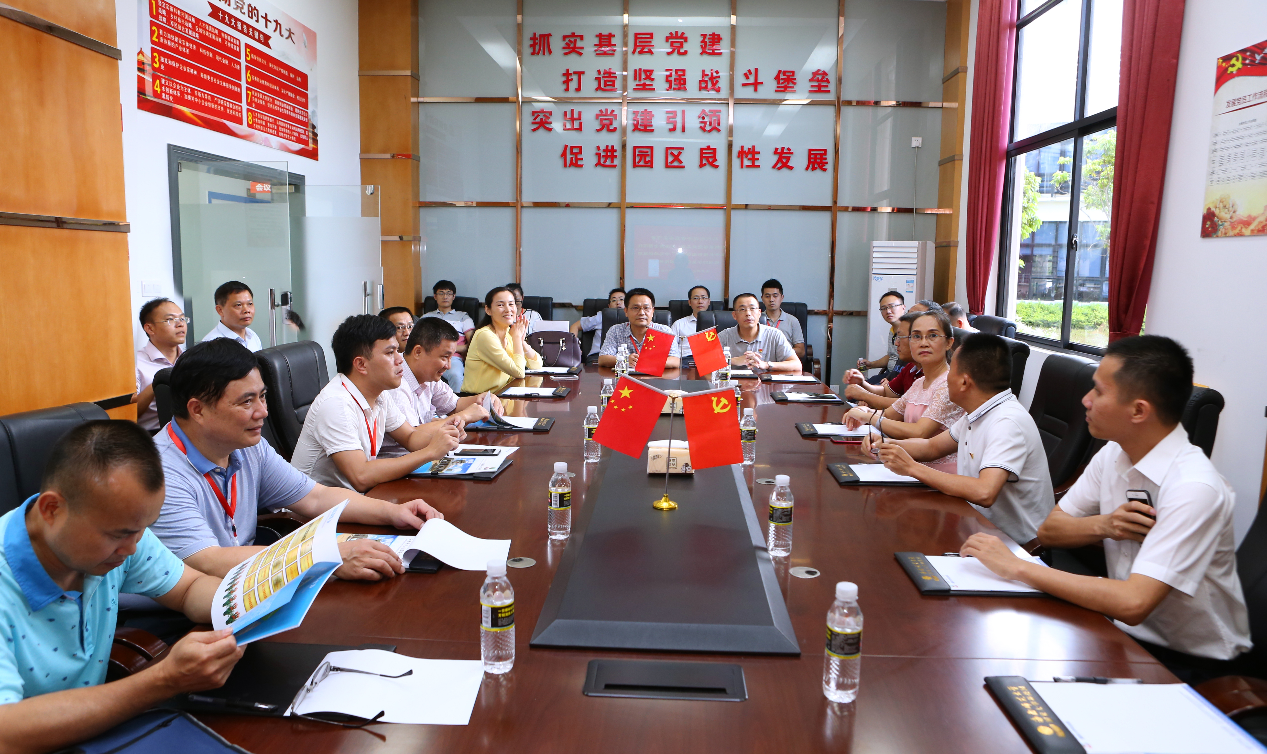 我校基层党组织标准化建设和党建示范点建设成效凸显