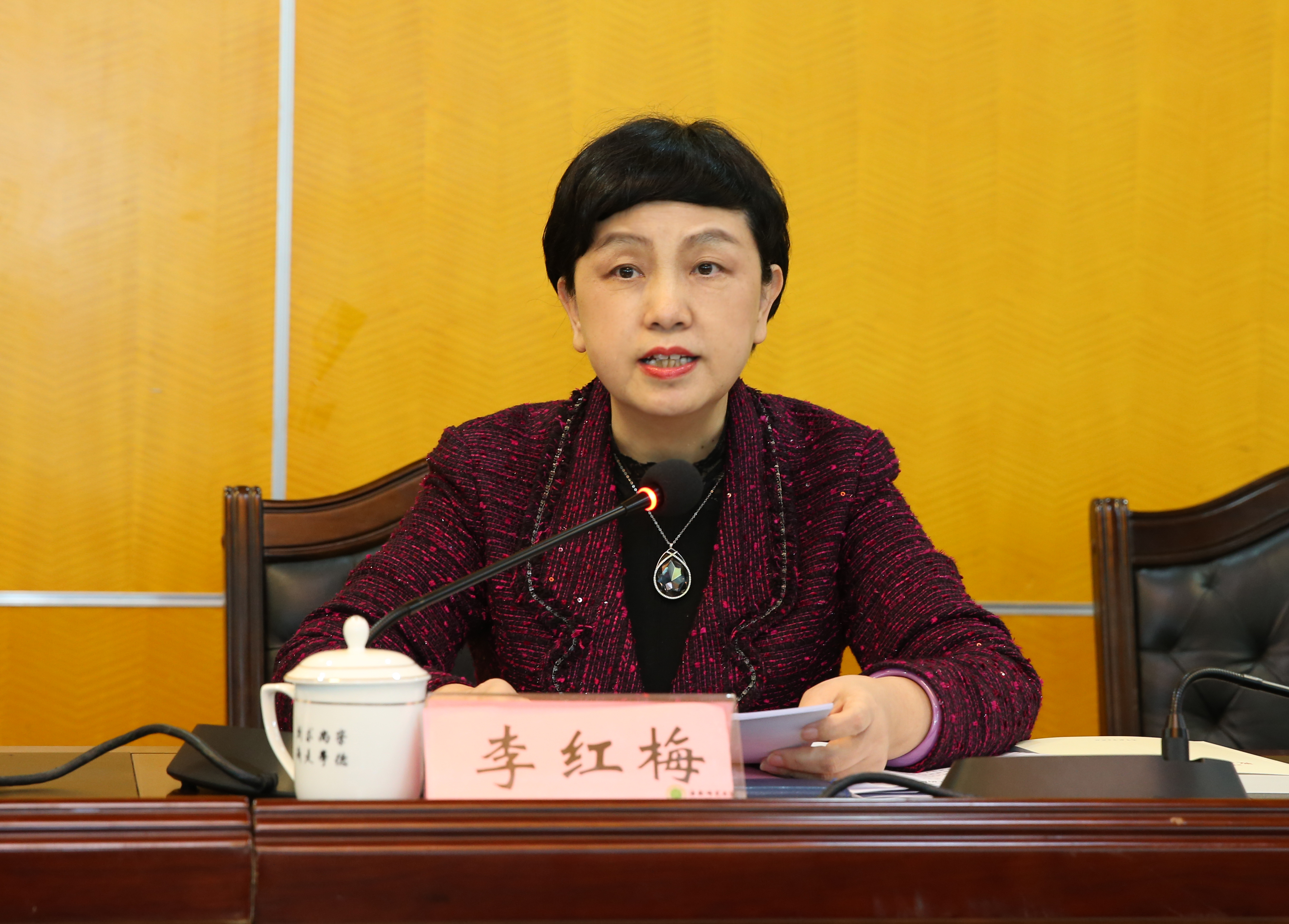 我校召开党委理论学习中心组（扩大）会议传达省委七届九次全会精神