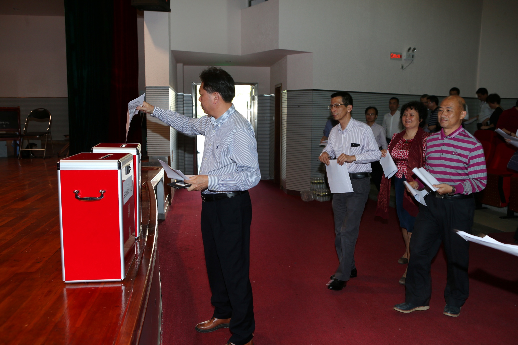 我校召开领导班子和领导干部考核大会