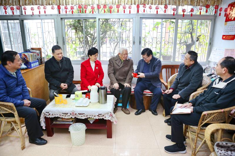 省委组织部到我校慰问老干部代表