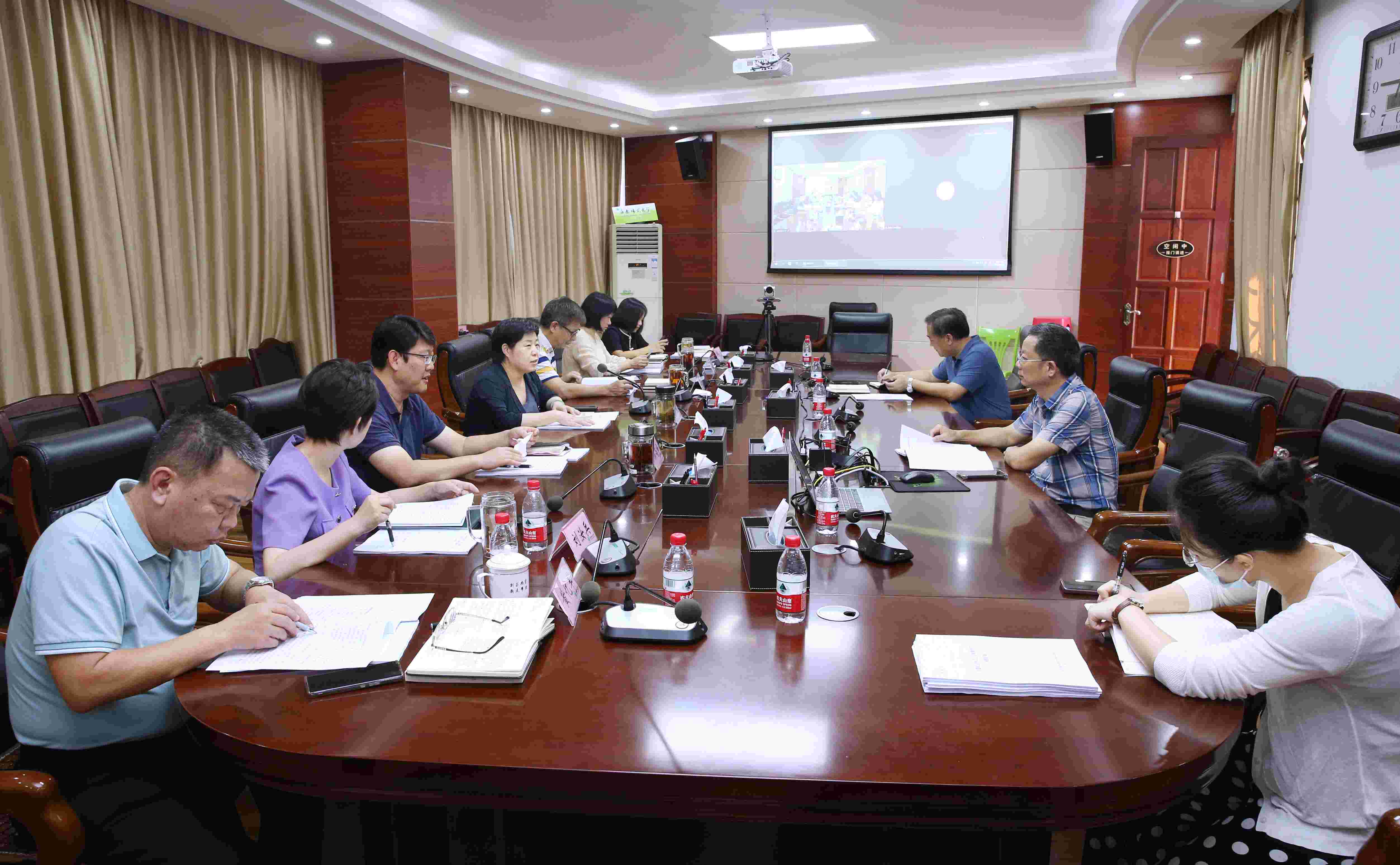 我校开展专题民主生活会会前集中学习 坚定不移推动全面从严治党向纵深发展 