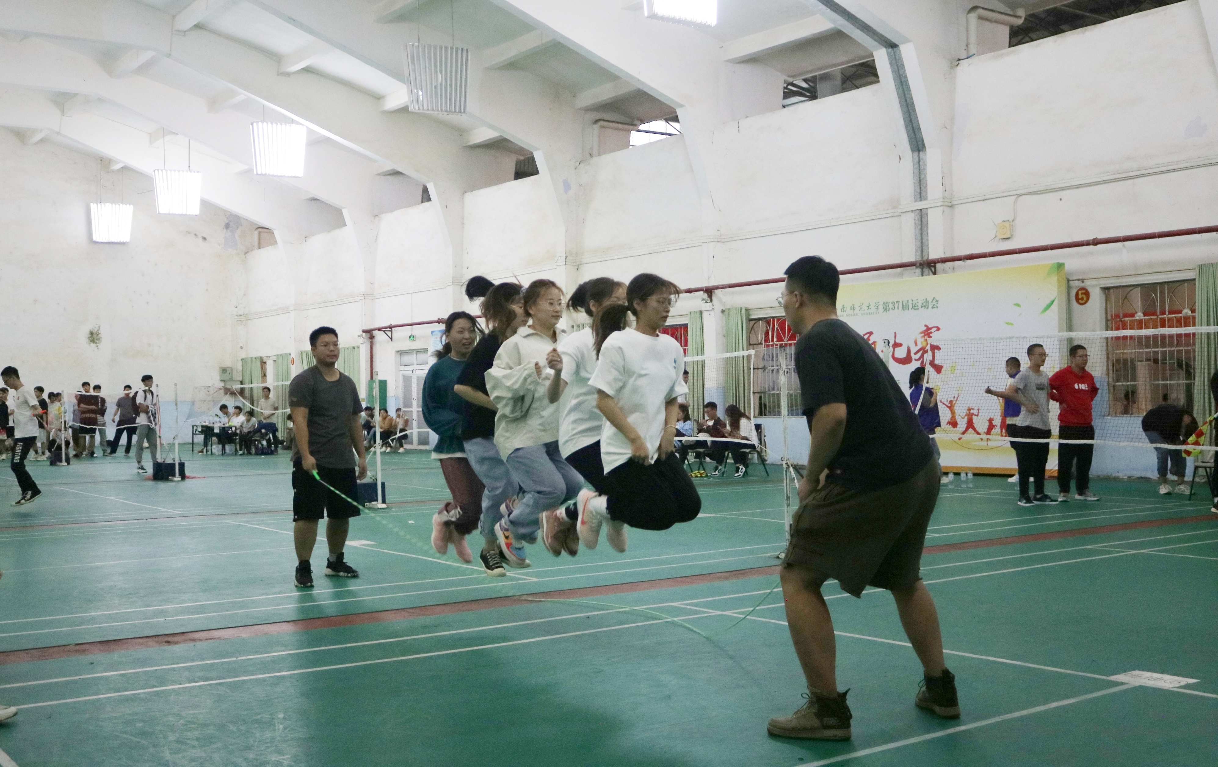 【第37届校运会】彩绳飞扬 跳动梦想――我校举行第37届运动会跳绳比赛