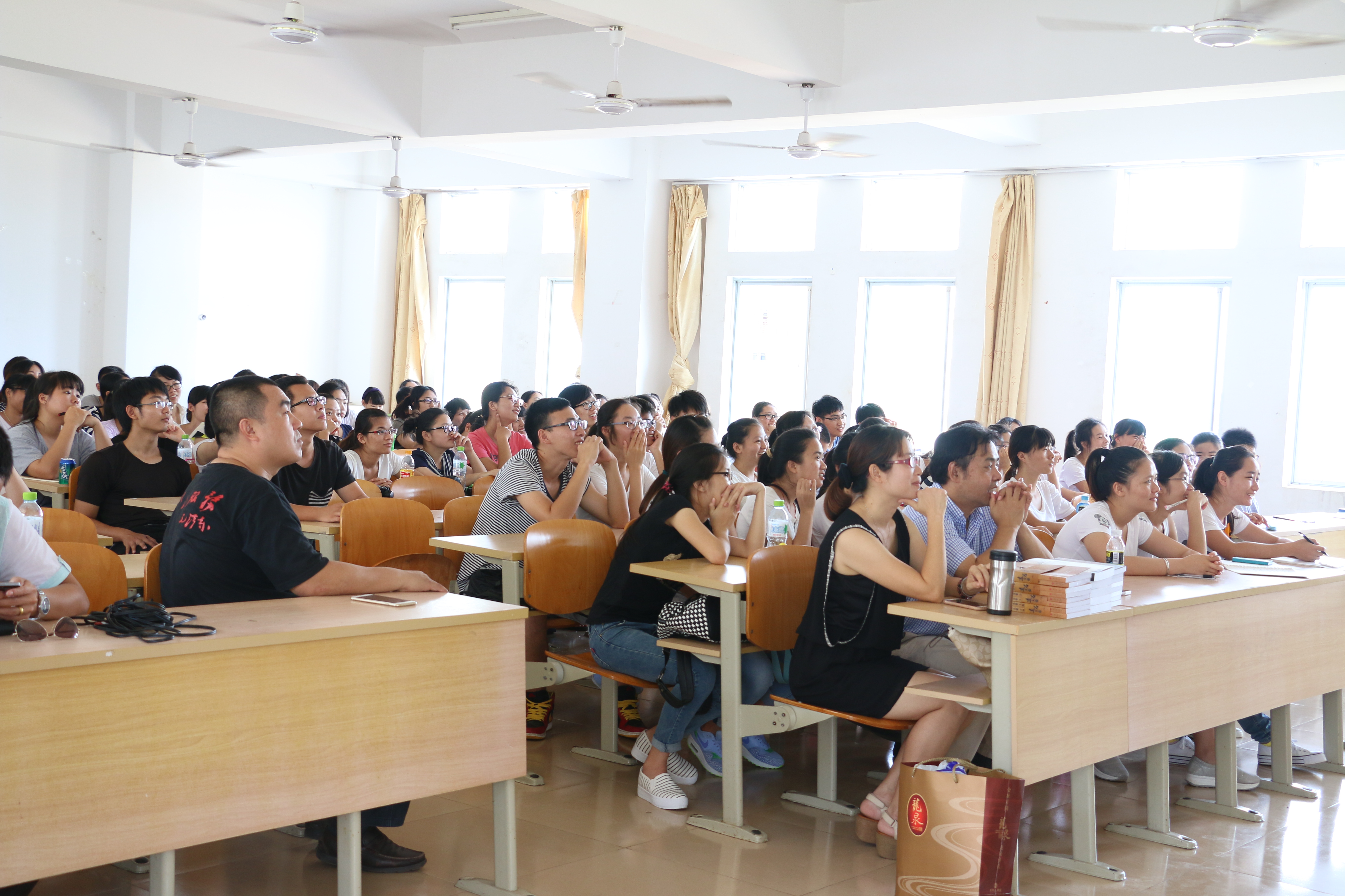 天下明德皆自虞帝始――记冷明权先生携《远古大帝》进海师讲堂