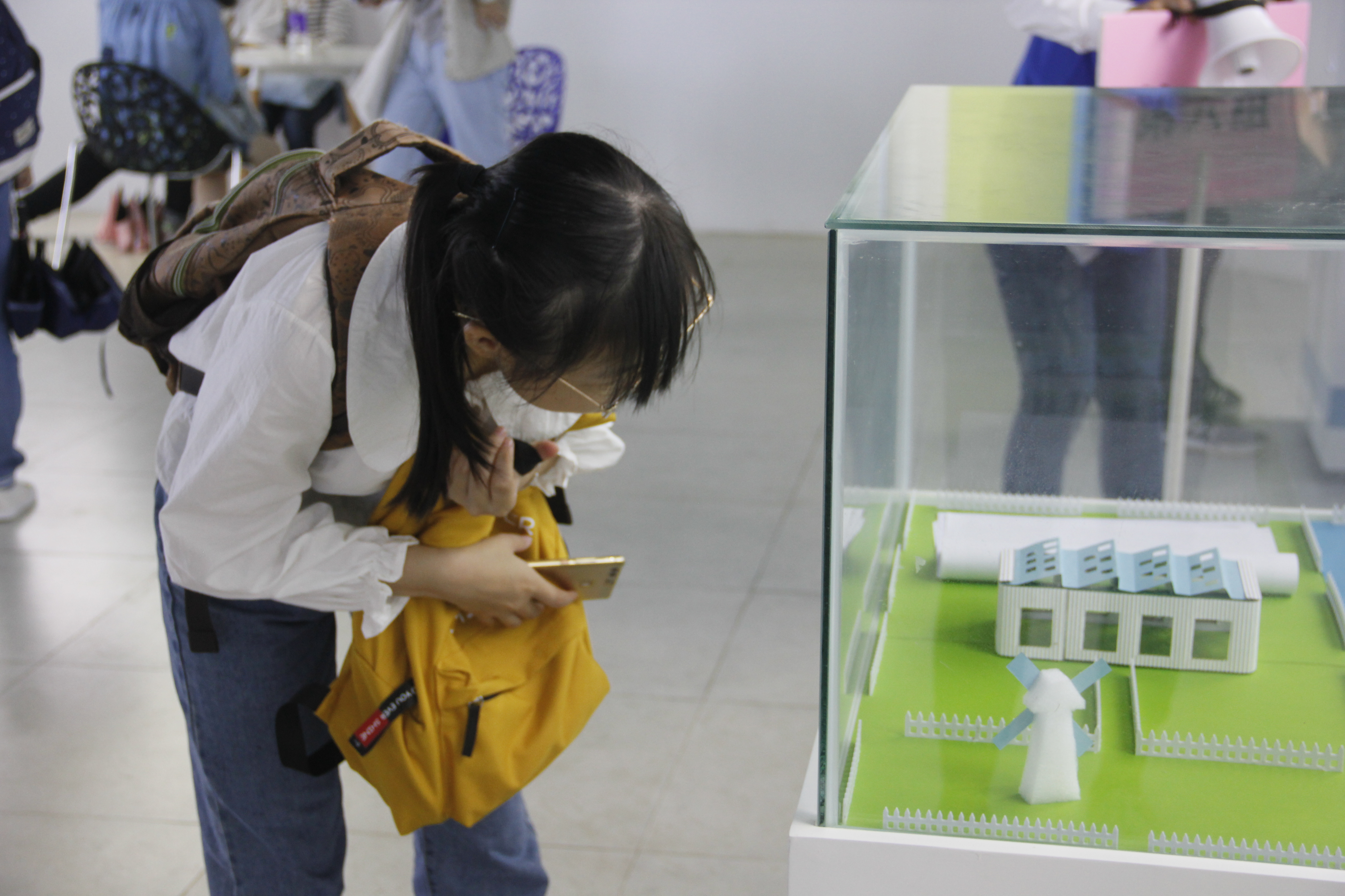 “践行十九大精神・做创新青年”文学院系列活动之参观海南师范大学国家大学科技园