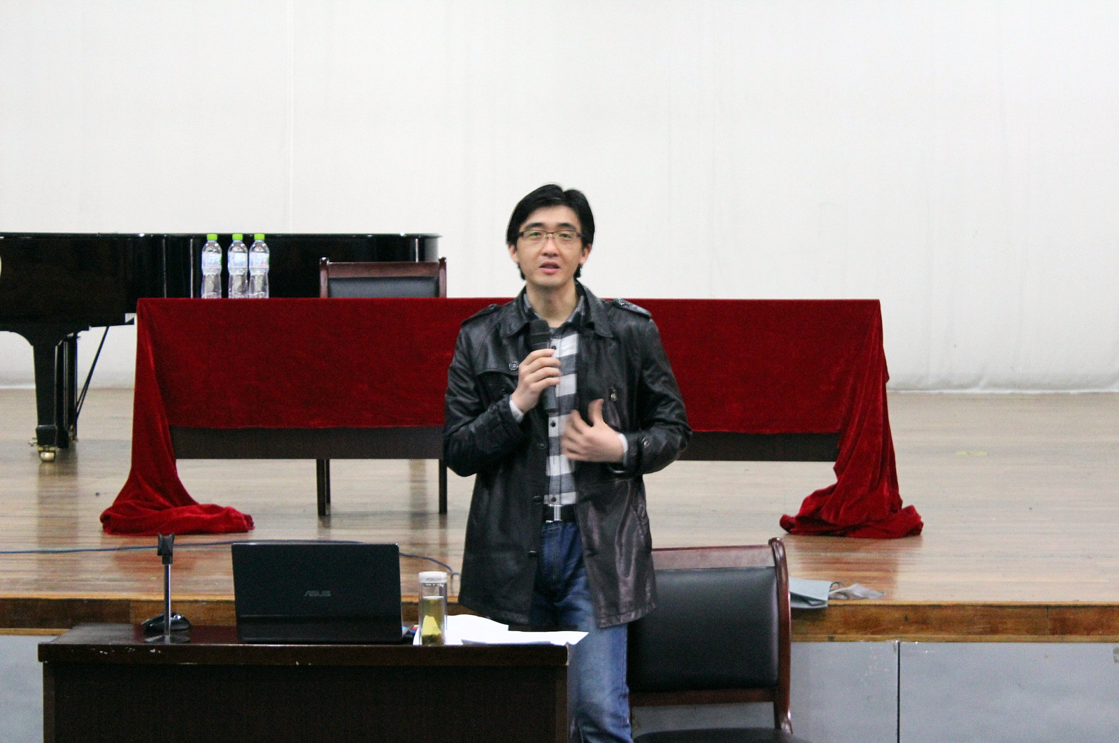 青年作曲家于洋博士来我校讲学