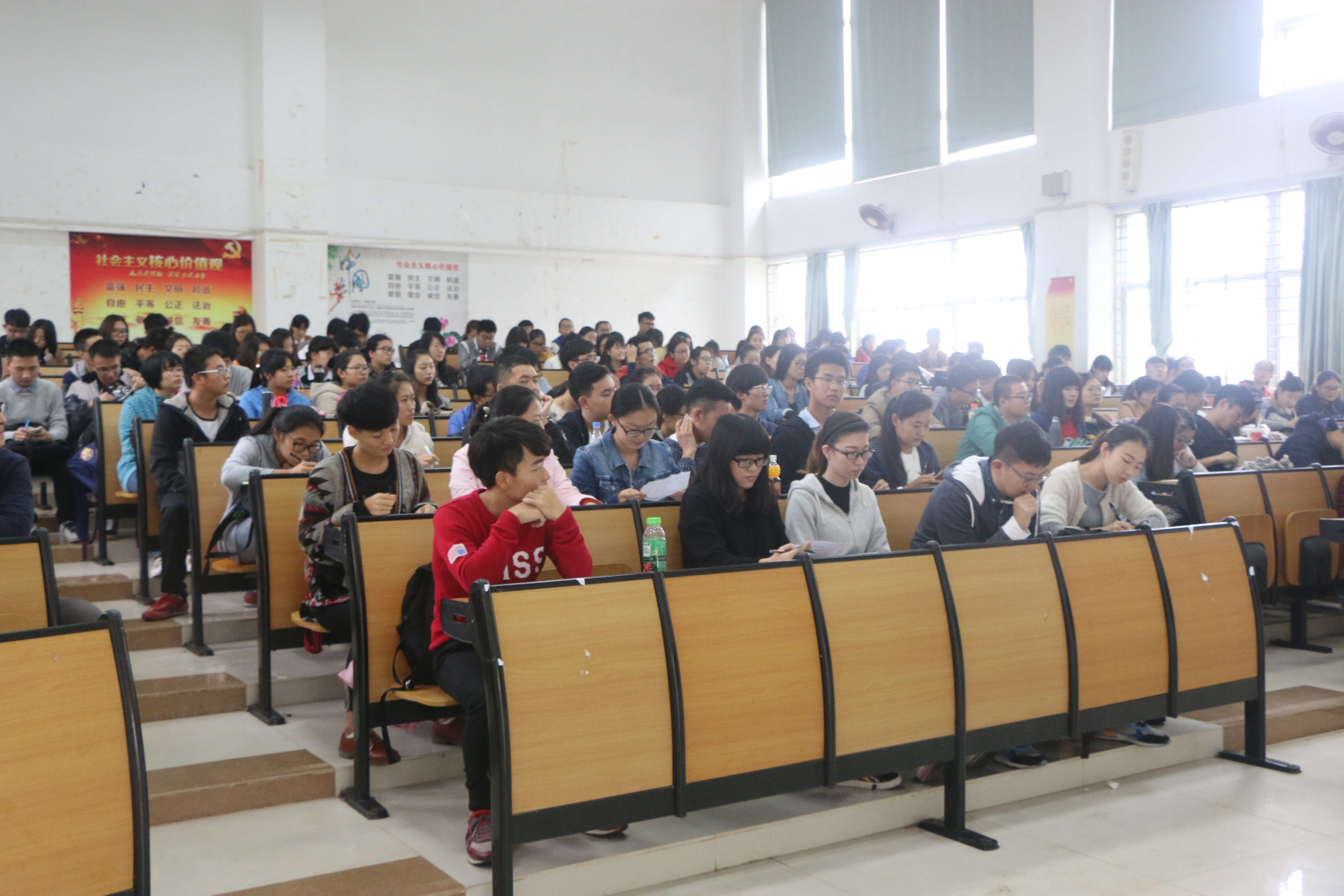 元旦将至 欢乐游园――记文学院“元旦游园活动”学生干部工作协调会