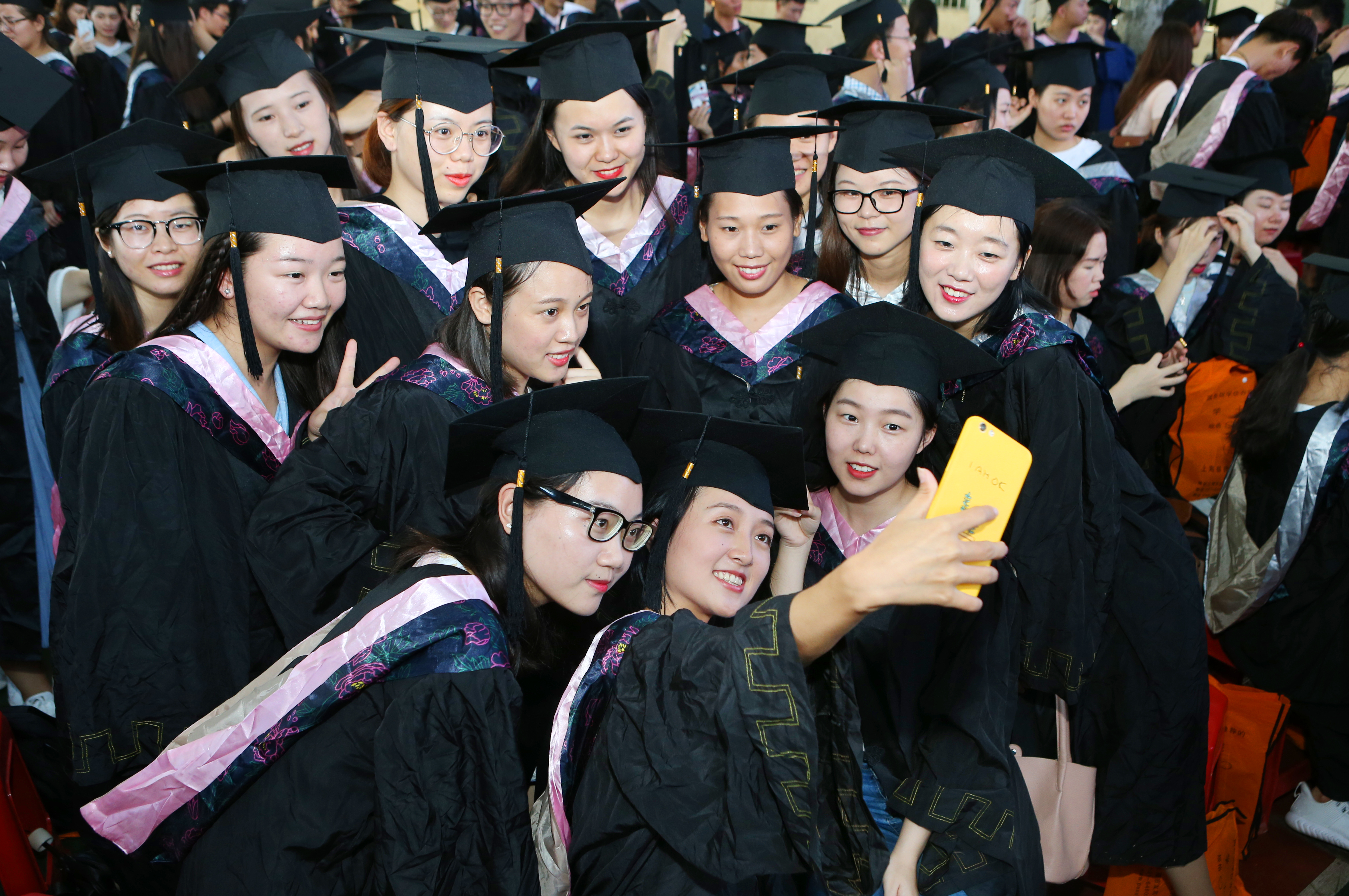 海南师范大学2018届毕业典礼暨学位授予仪式隆重举行