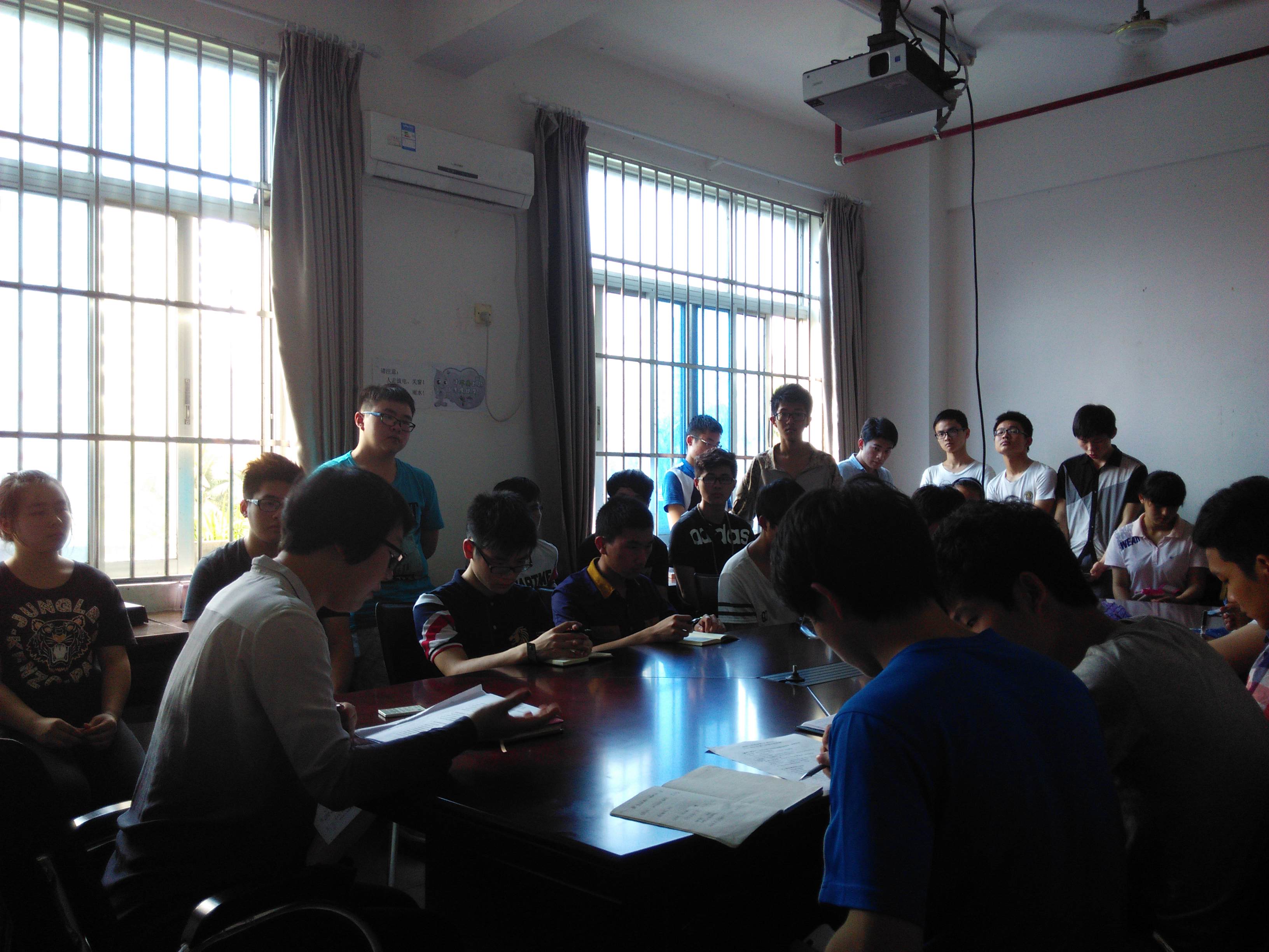 以身作则，率先垂范――记地理与旅游学院班委培训活动