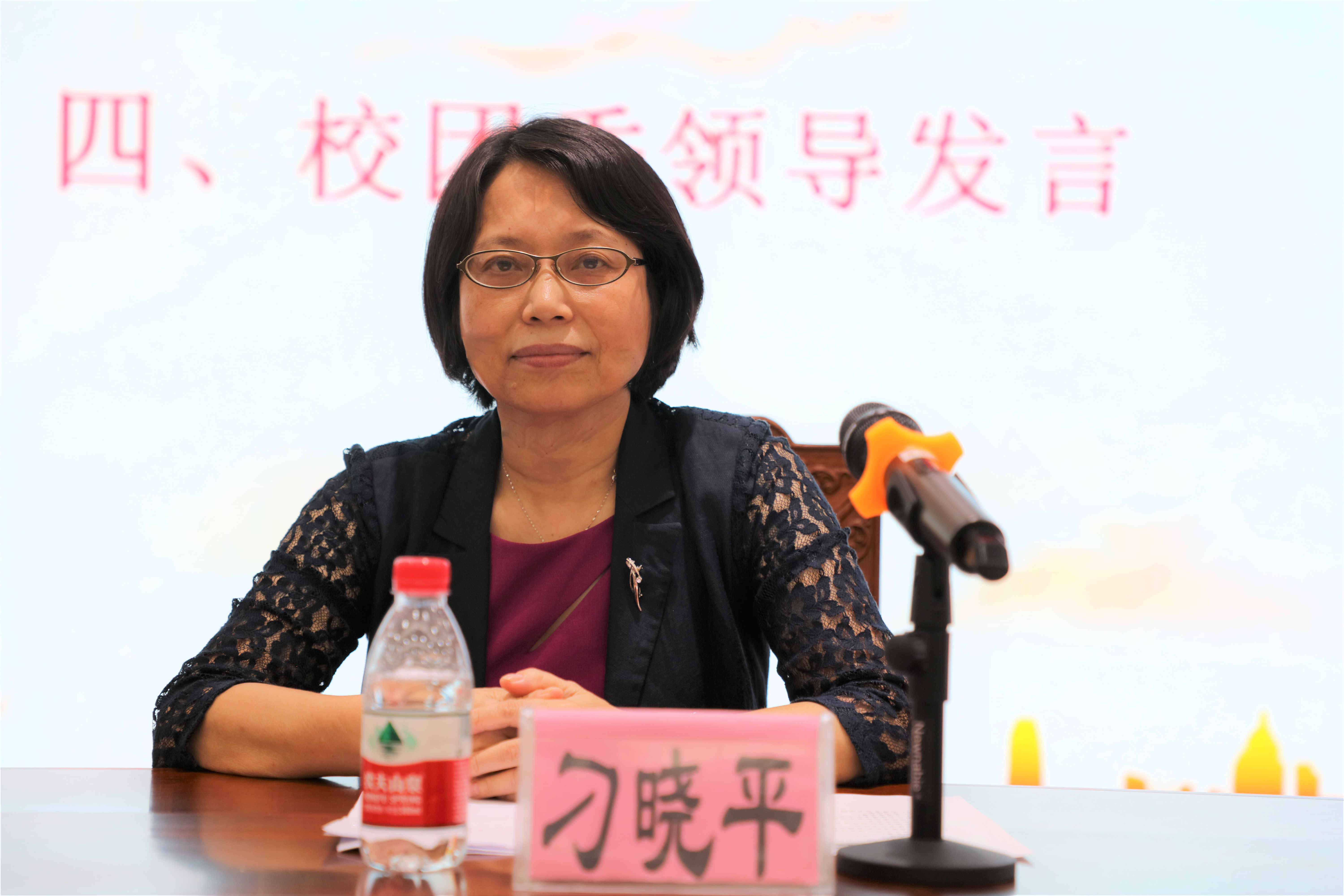 我校率先成立自贸港公民外语水平提升志愿服务队