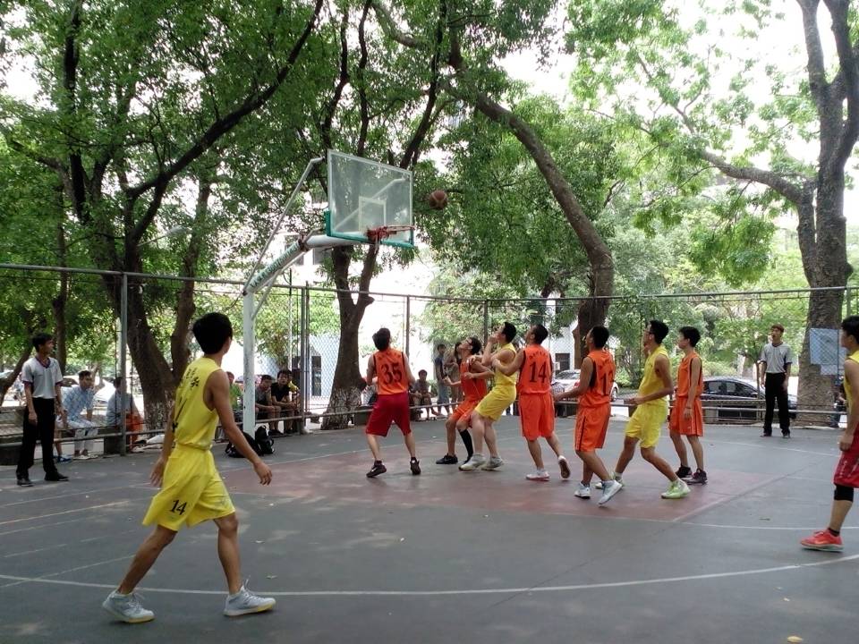 决战数统，夺霸球坛――记物电学院“欢送杯”篮球南校区决赛