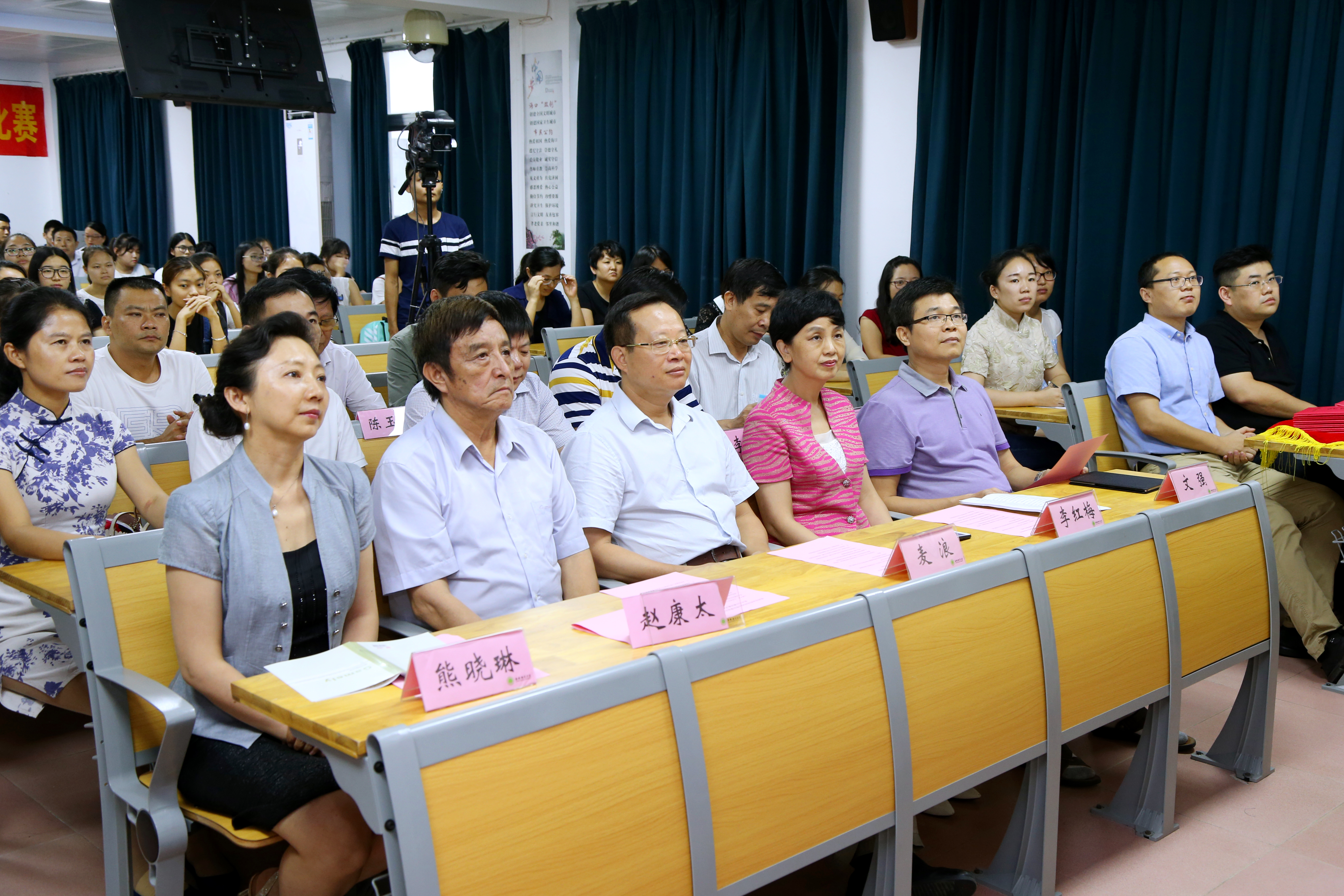 2017年海南省高校思想政治理论课青年教师教学基本功大赛在我校举行