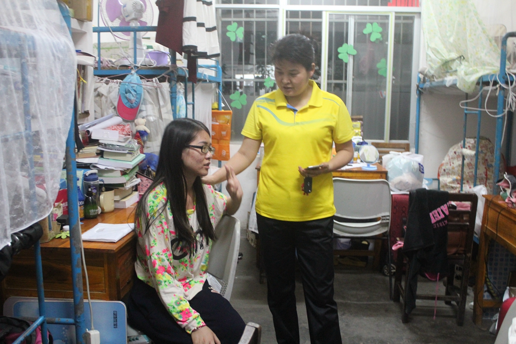 拳拳之心为学子，脉脉深情暖你我――记初等教育学院教职工走访学生宿舍