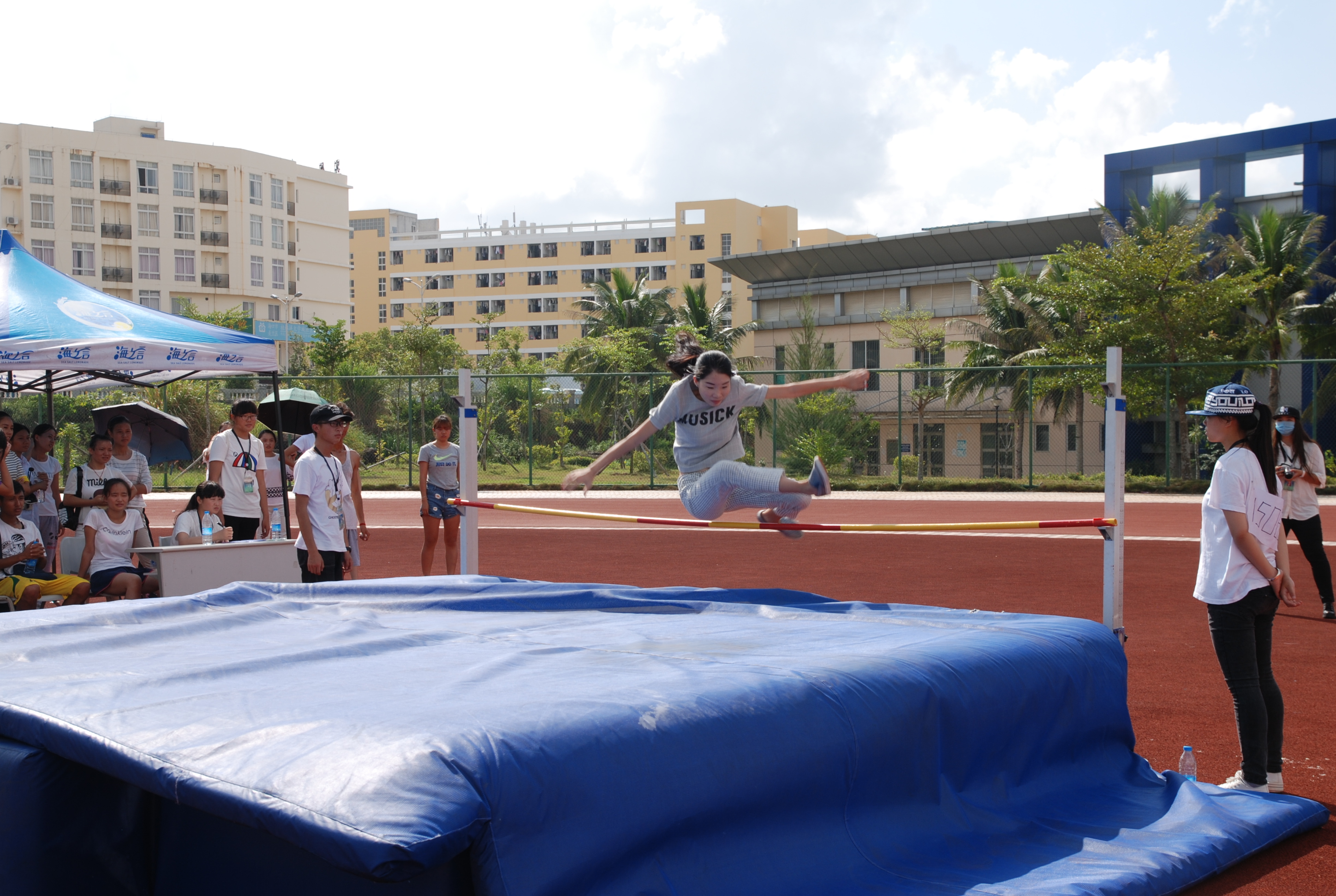 展运动英姿,现经管风采--经济与管理学院举办第二届田径运动会