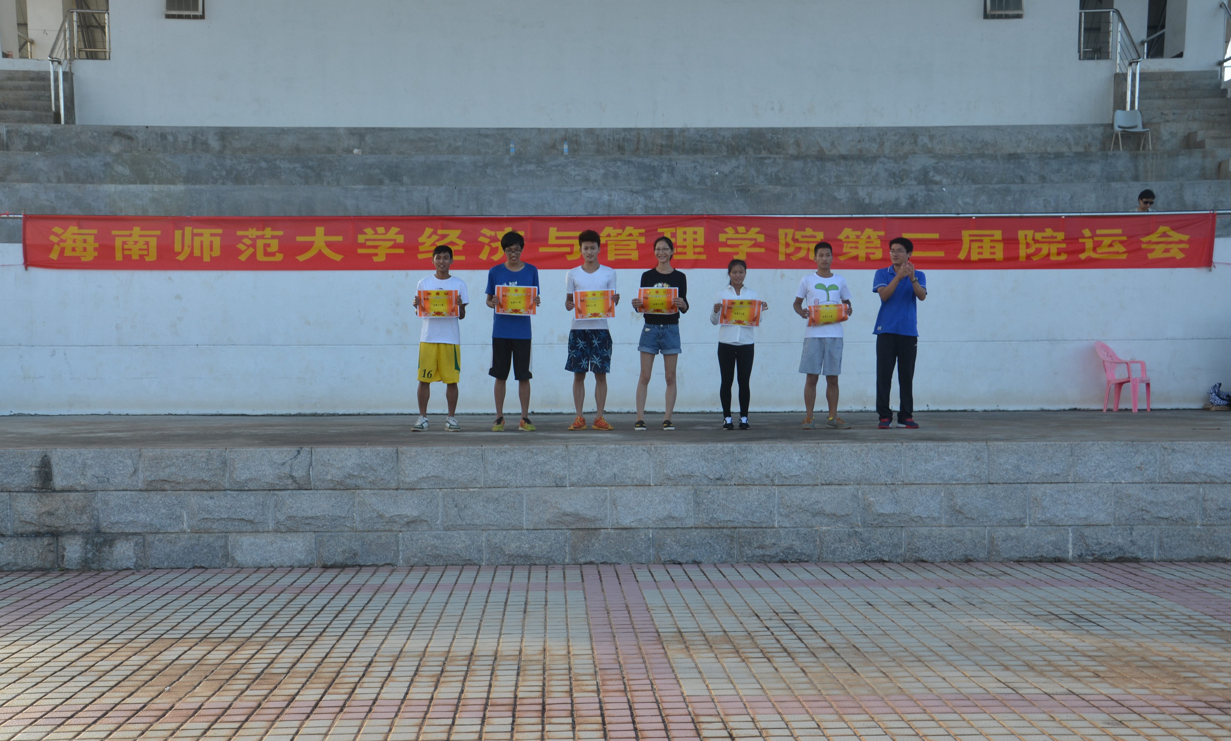 展运动英姿,现经管风采--经济与管理学院举办第二届田径运动会