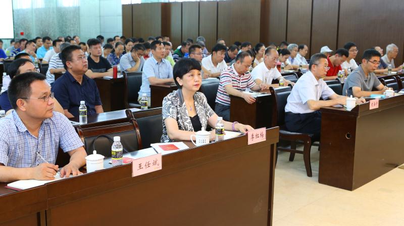 商务部专家梅新育到我校作自贸区（港）建设辅导报告