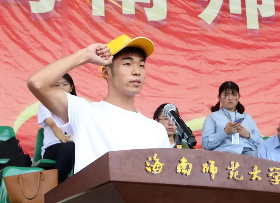 我校第三十六届校运会开幕