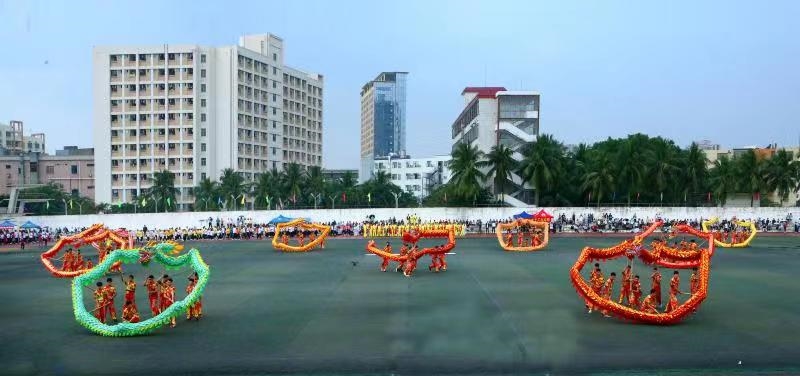 我校第三十六届校运会开幕