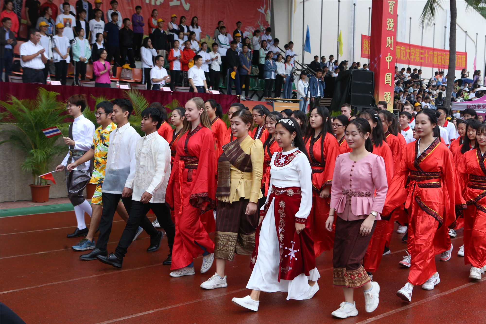 我校第三十六届校运会开幕