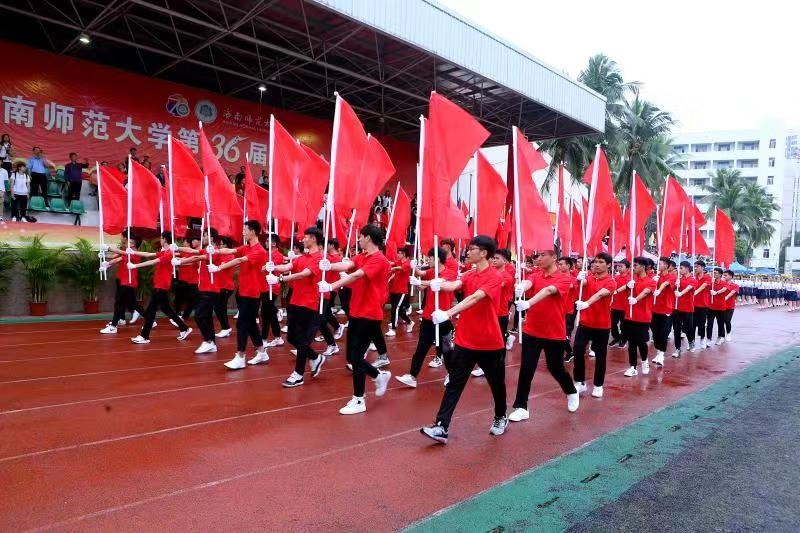 我校第三十六届校运会开幕