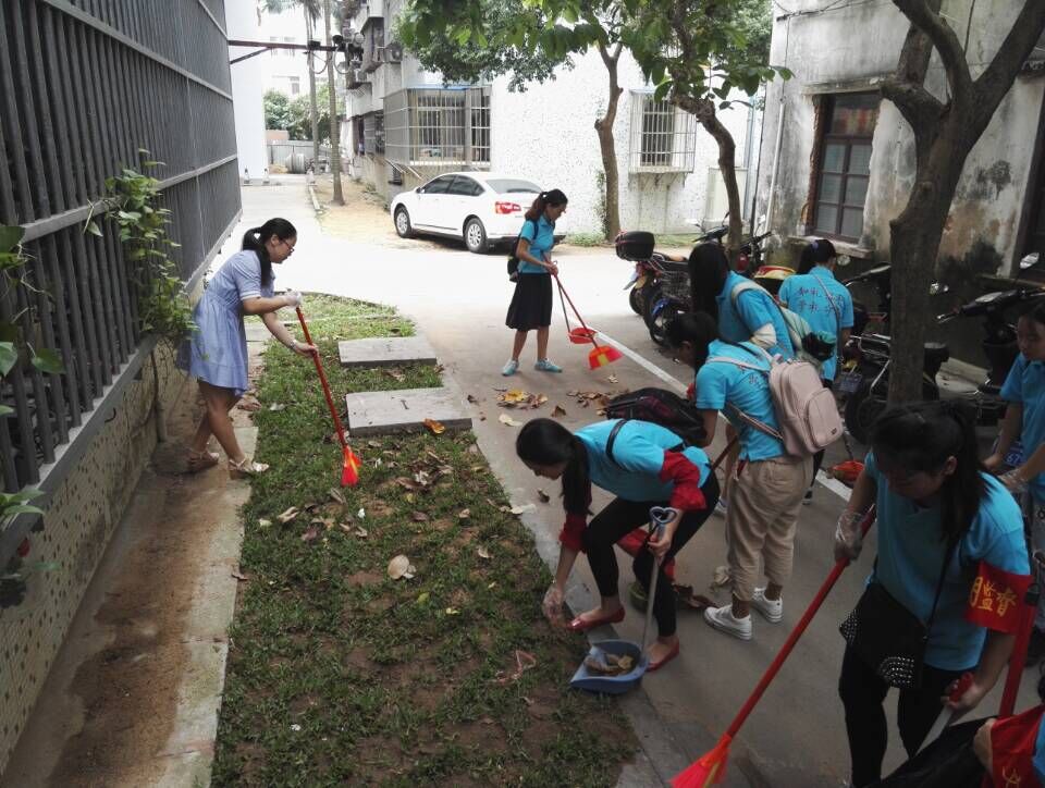 全民参与,助力“双创”――记初等教育学院双创大扫除活动